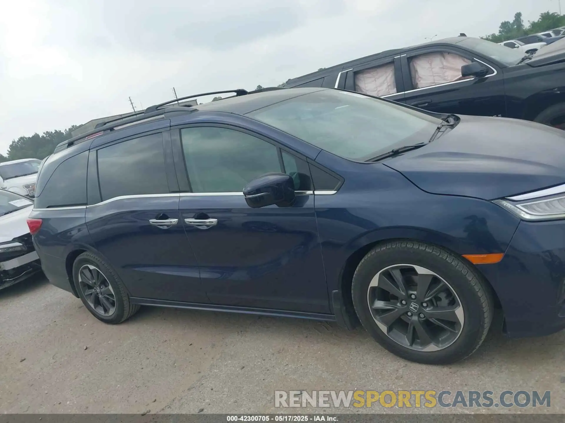 13 Photograph of a damaged car 5FNRL6H90NB025946 HONDA ODYSSEY 2022
