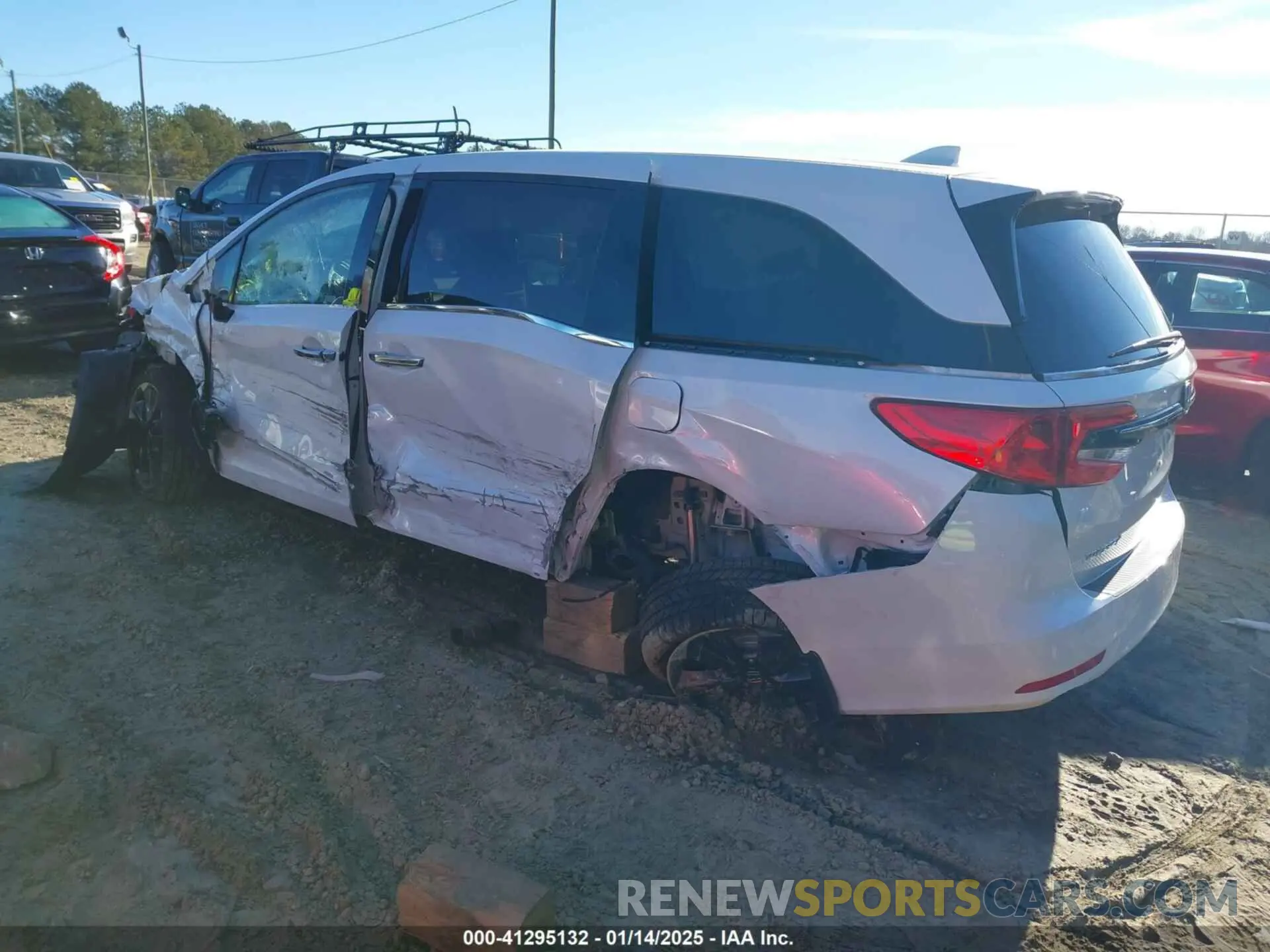 3 Photograph of a damaged car 5FNRL6H91NB006161 HONDA ODYSSEY 2022