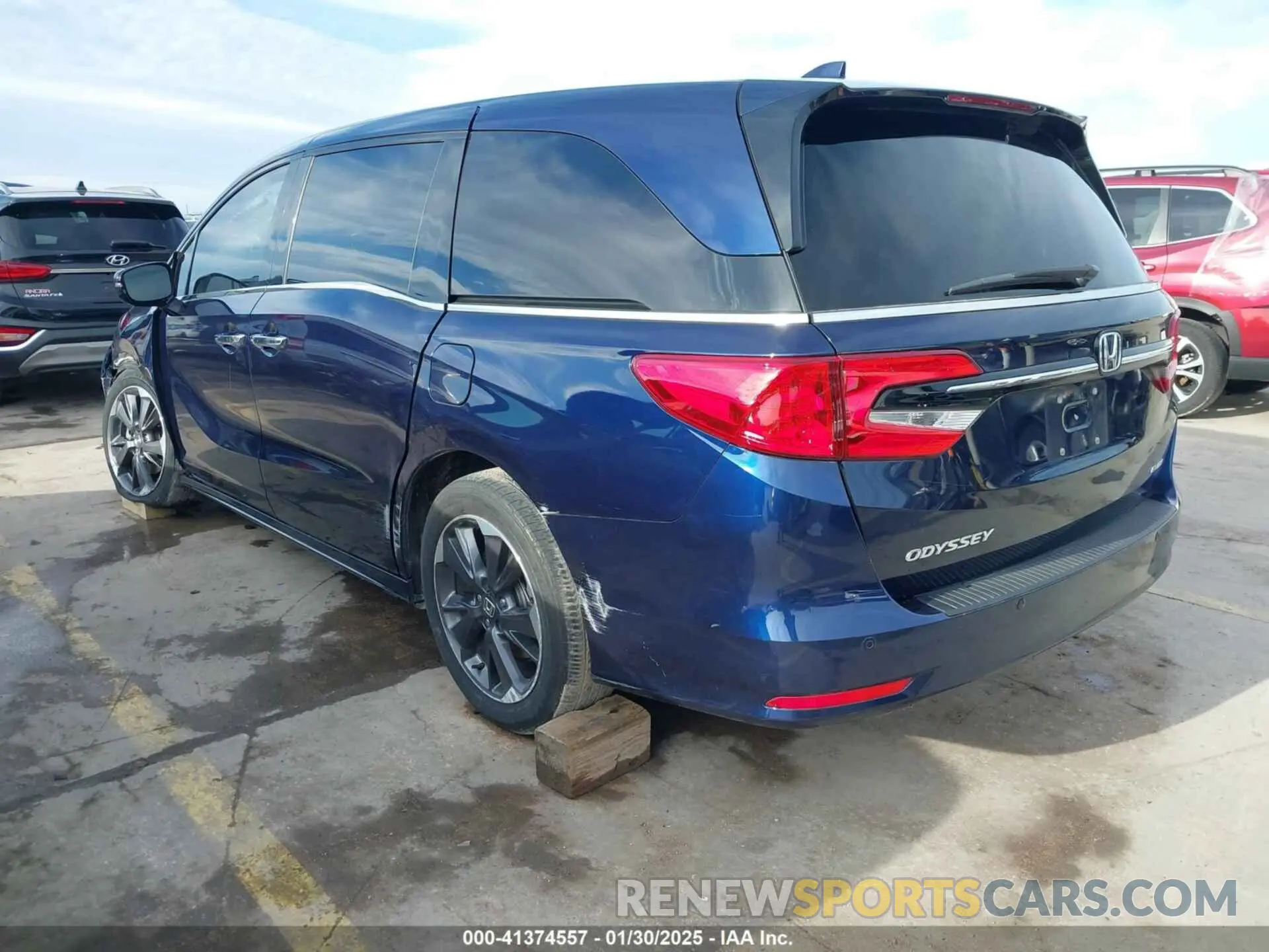 3 Photograph of a damaged car 5FNRL6H92NB056762 HONDA ODYSSEY 2022
