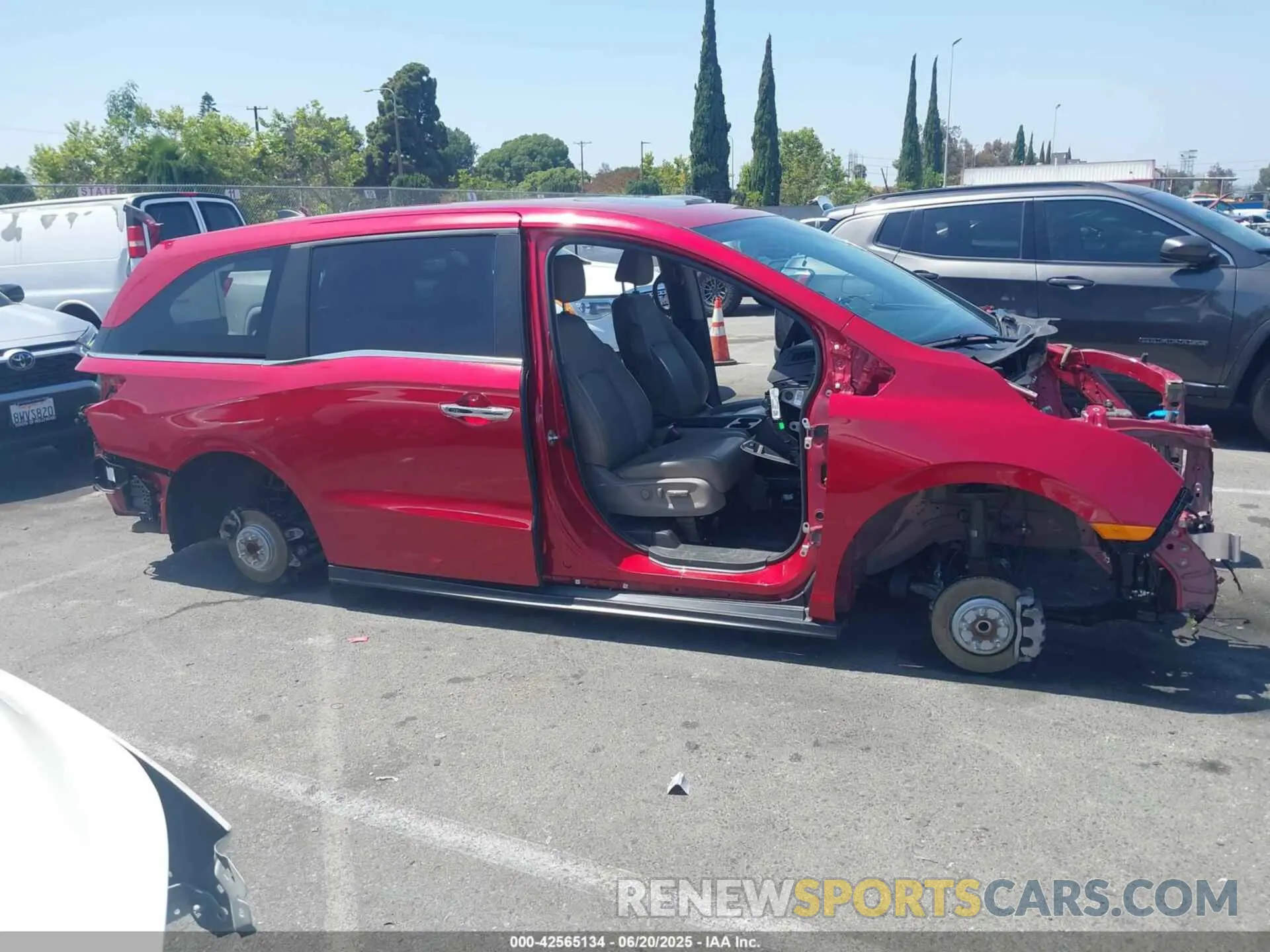 12 Photograph of a damaged car 5FNRL6H61PB068202 HONDA ODYSSEY 2023