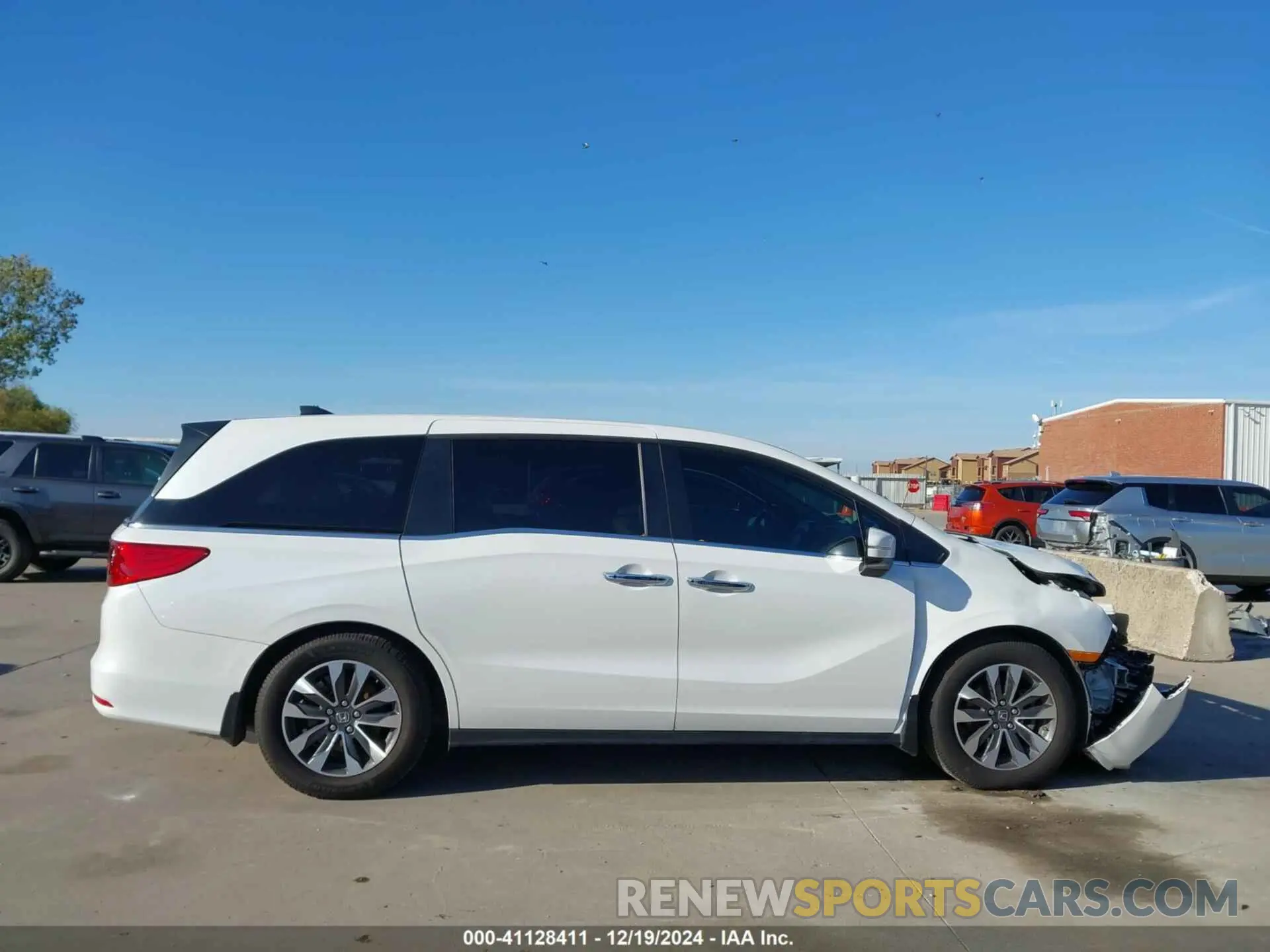 14 Photograph of a damaged car 5FNRL6H66PB029475 HONDA ODYSSEY 2023