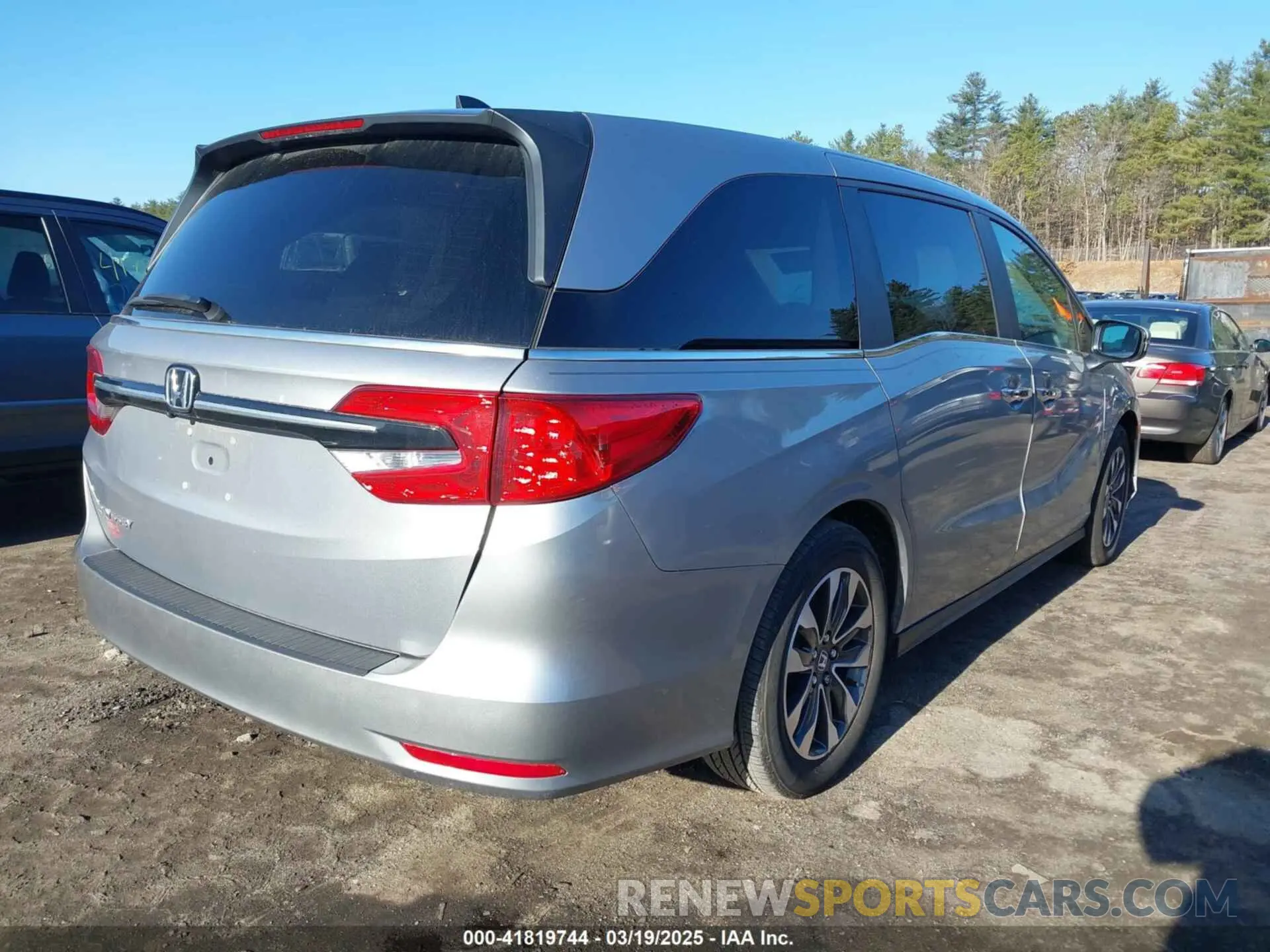 4 Photograph of a damaged car 5FNRL6H69PB045766 HONDA ODYSSEY 2023