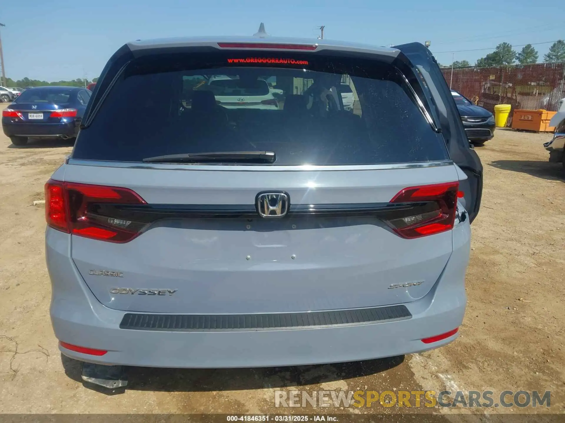 17 Photograph of a damaged car 5FNRL6H71PB058956 HONDA ODYSSEY 2023