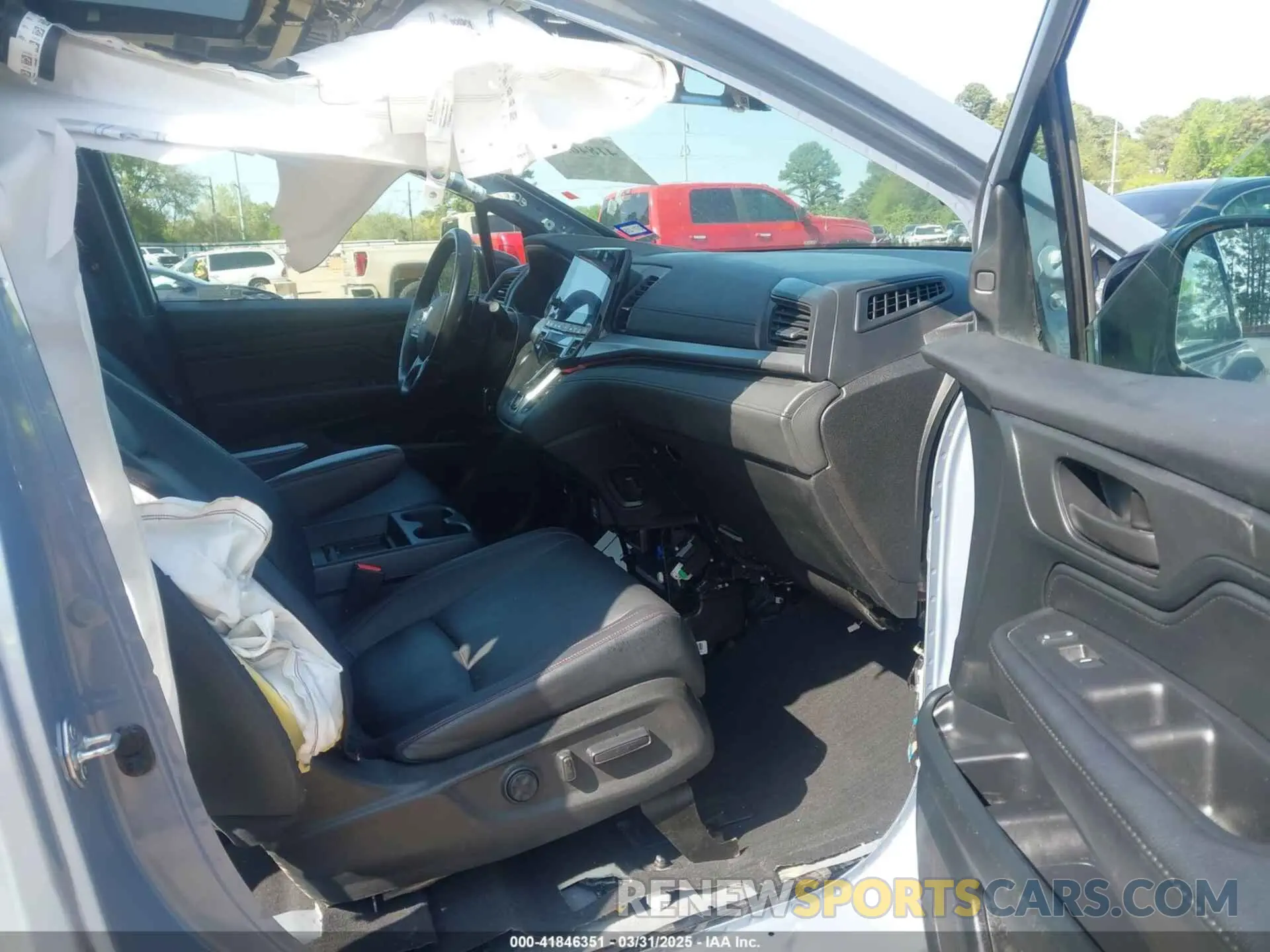 5 Photograph of a damaged car 5FNRL6H71PB058956 HONDA ODYSSEY 2023