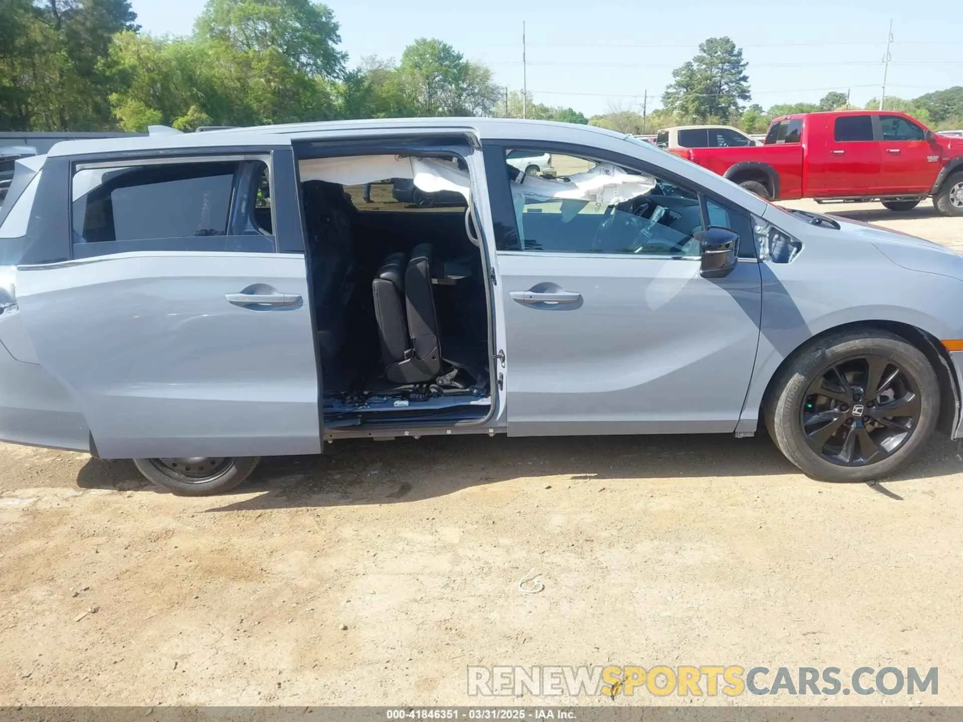 6 Photograph of a damaged car 5FNRL6H71PB058956 HONDA ODYSSEY 2023