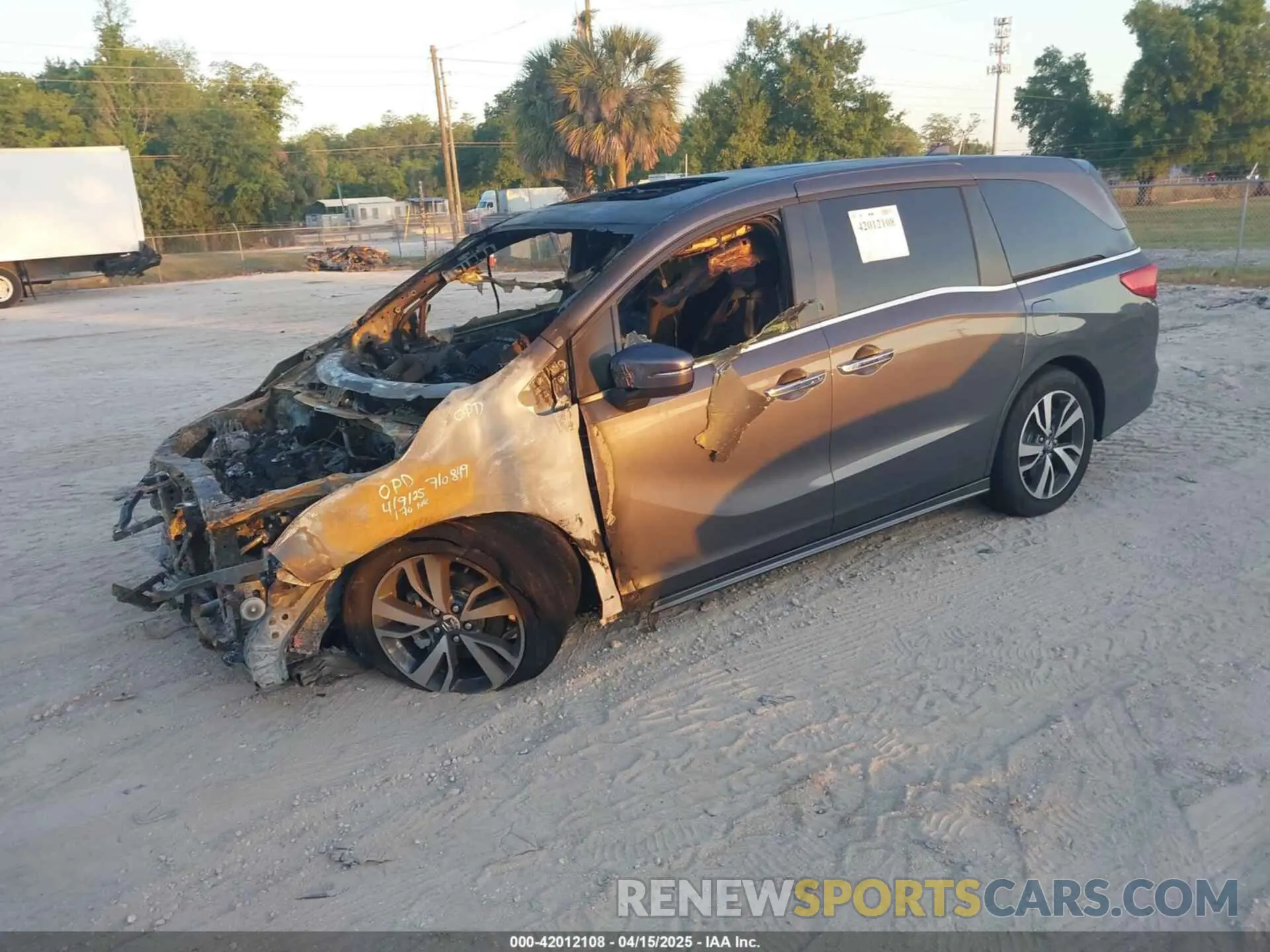 2 Photograph of a damaged car 5FNRL6H84PB053582 HONDA ODYSSEY 2023