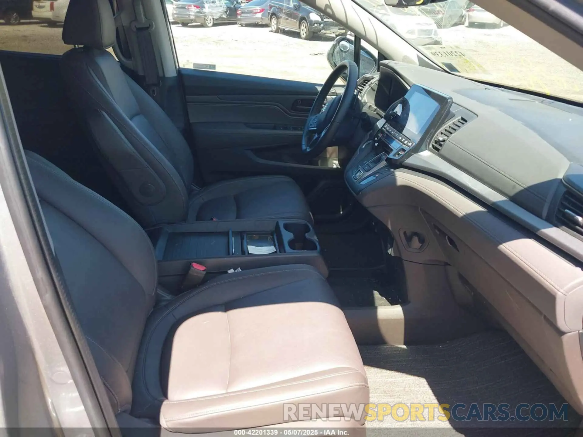 5 Photograph of a damaged car 5FNRL6H64RB043216 HONDA ODYSSEY 2024