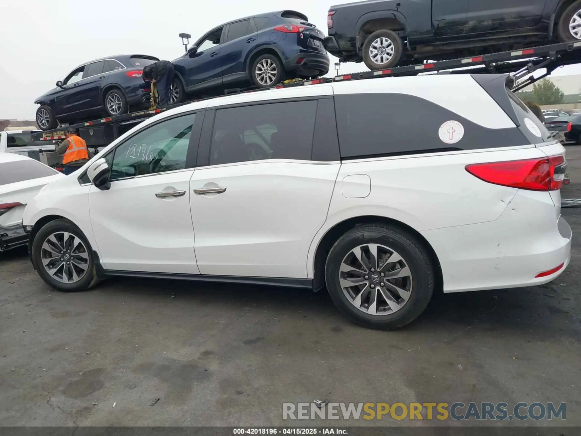 15 Photograph of a damaged car 5FNRL6H67RB068398 HONDA ODYSSEY 2024