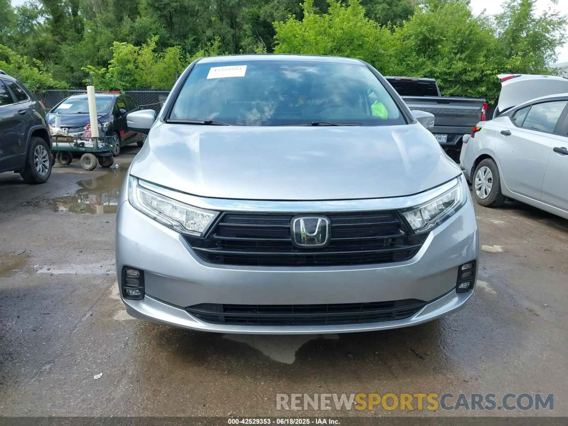 13 Photograph of a damaged car 5FNRL6H69RB032969 HONDA ODYSSEY 2024