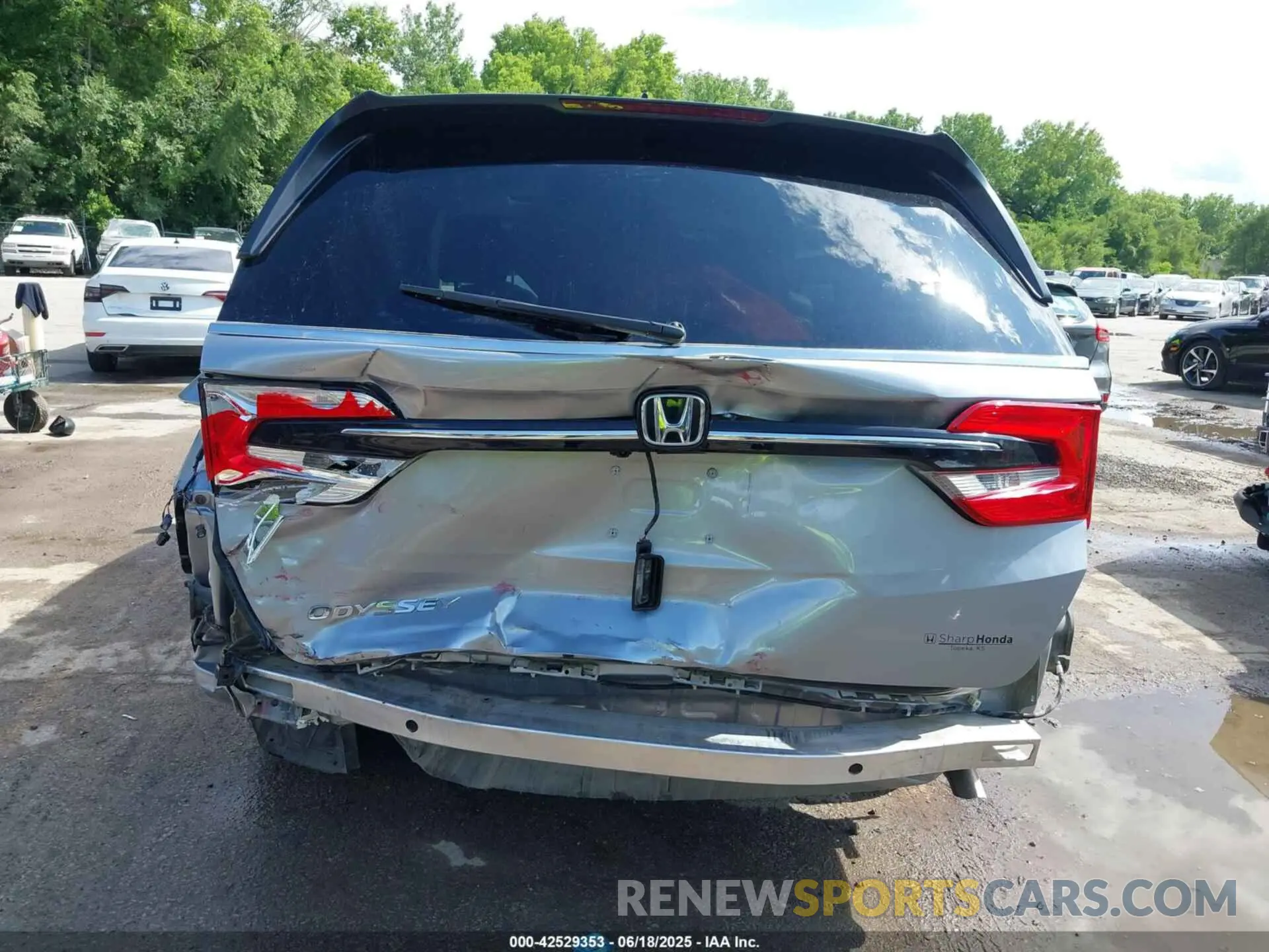 6 Photograph of a damaged car 5FNRL6H69RB032969 HONDA ODYSSEY 2024