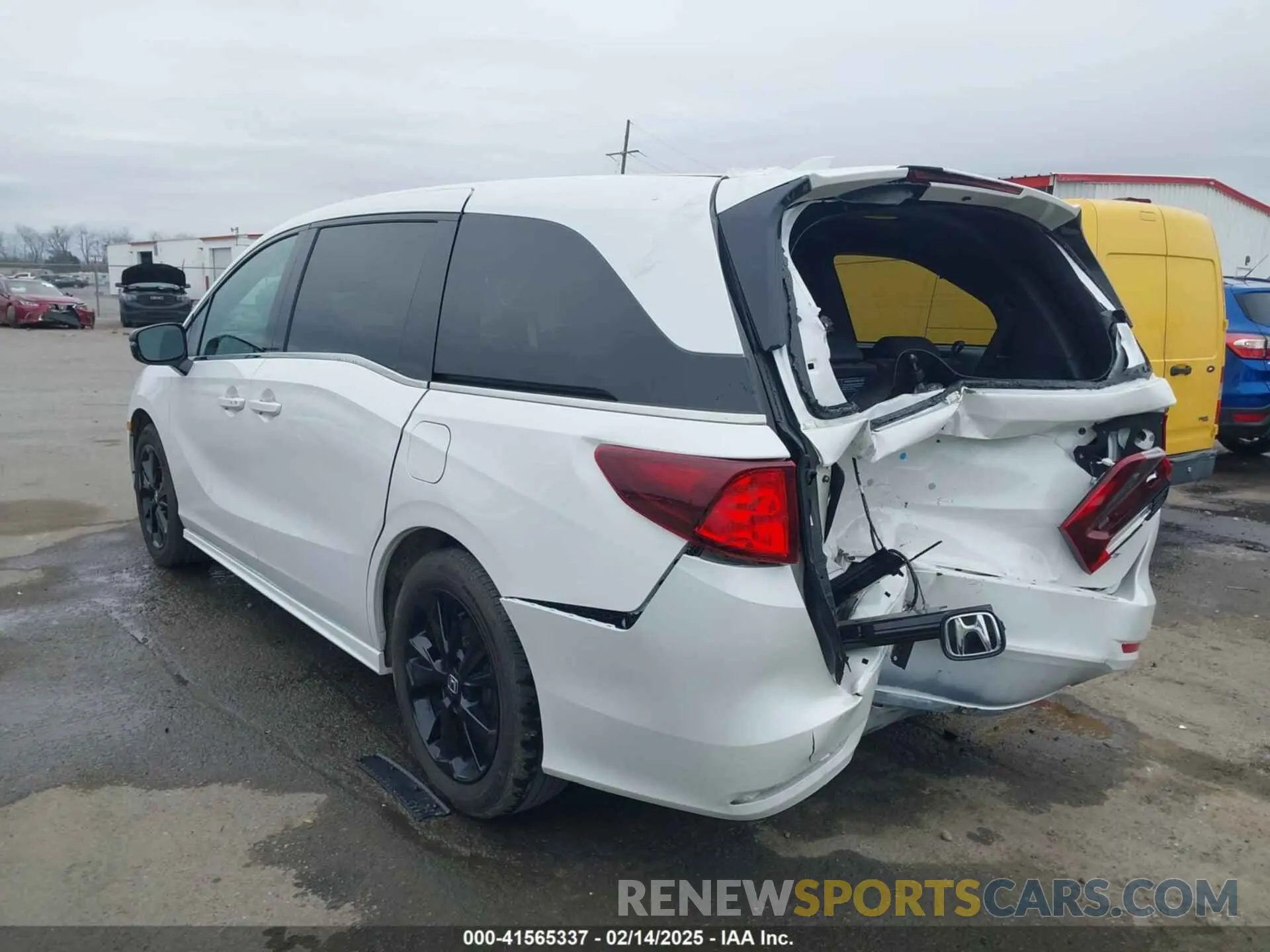 3 Photograph of a damaged car 5FNRL6H74RB069338 HONDA ODYSSEY 2024