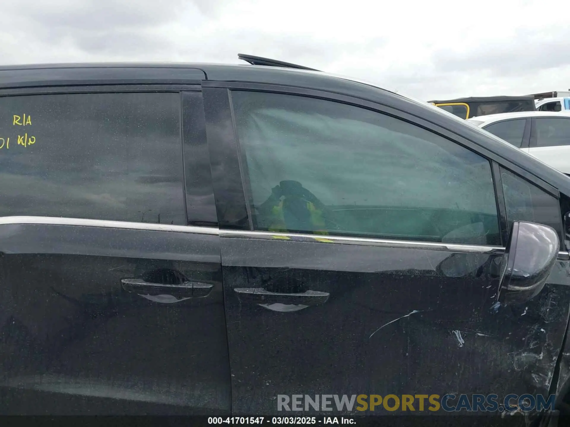 12 Photograph of a damaged car 5FNRL6H75RB056176 HONDA ODYSSEY 2024