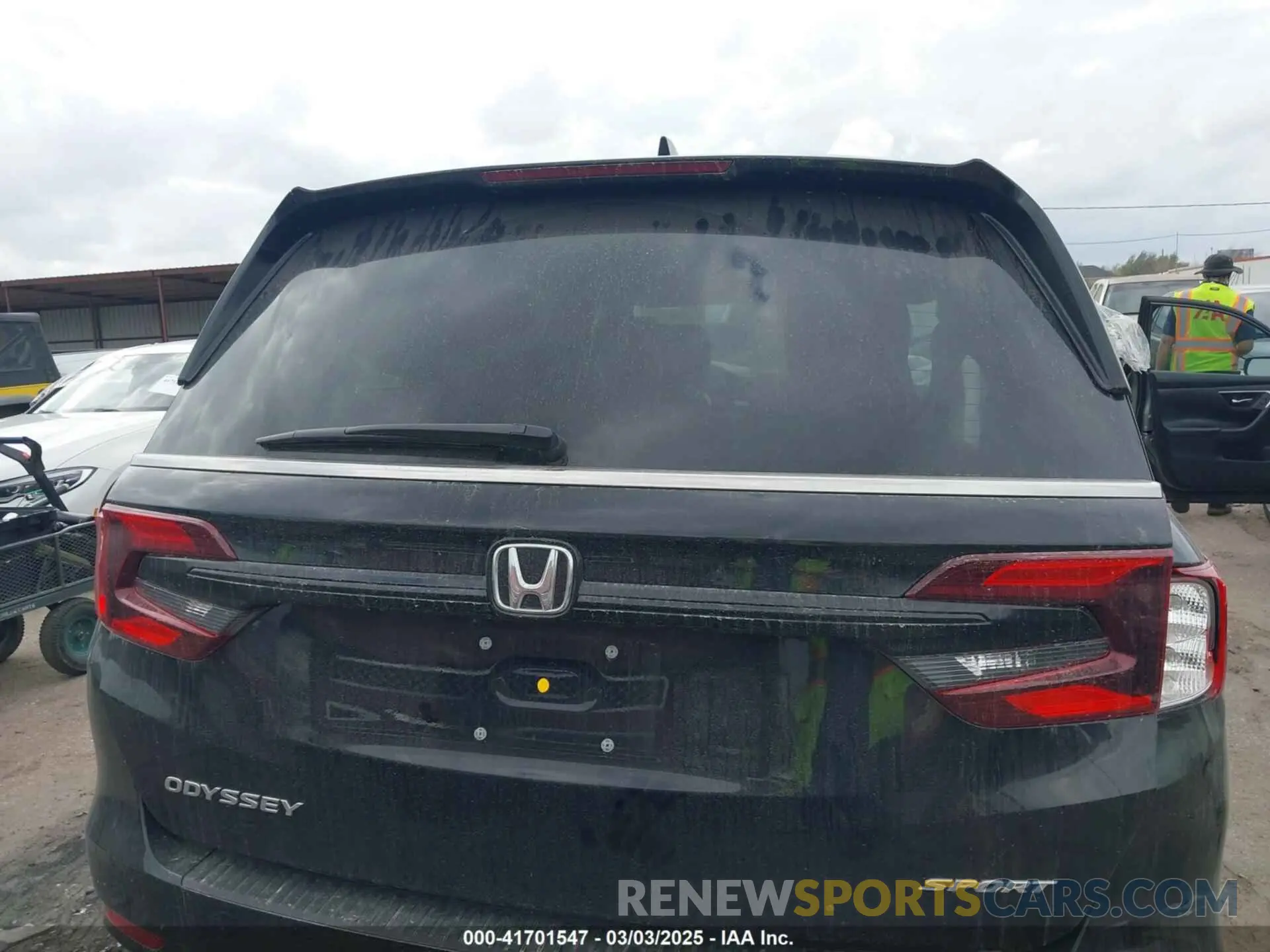 15 Photograph of a damaged car 5FNRL6H75RB056176 HONDA ODYSSEY 2024