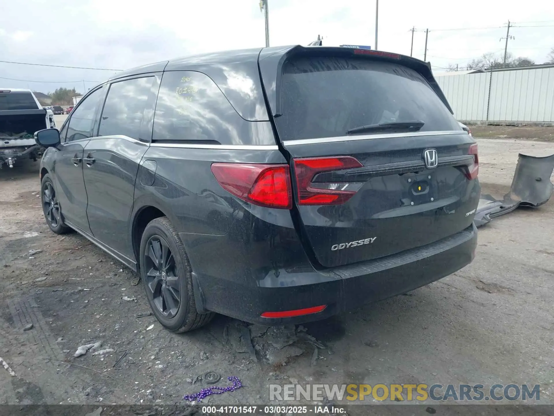 3 Photograph of a damaged car 5FNRL6H75RB056176 HONDA ODYSSEY 2024
