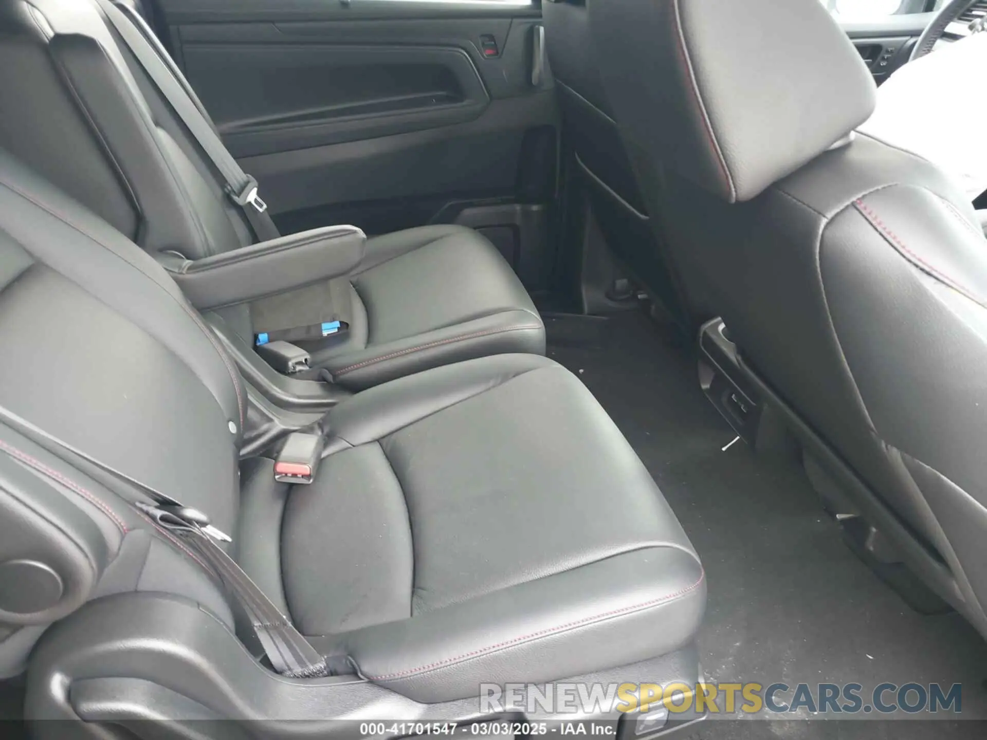8 Photograph of a damaged car 5FNRL6H75RB056176 HONDA ODYSSEY 2024