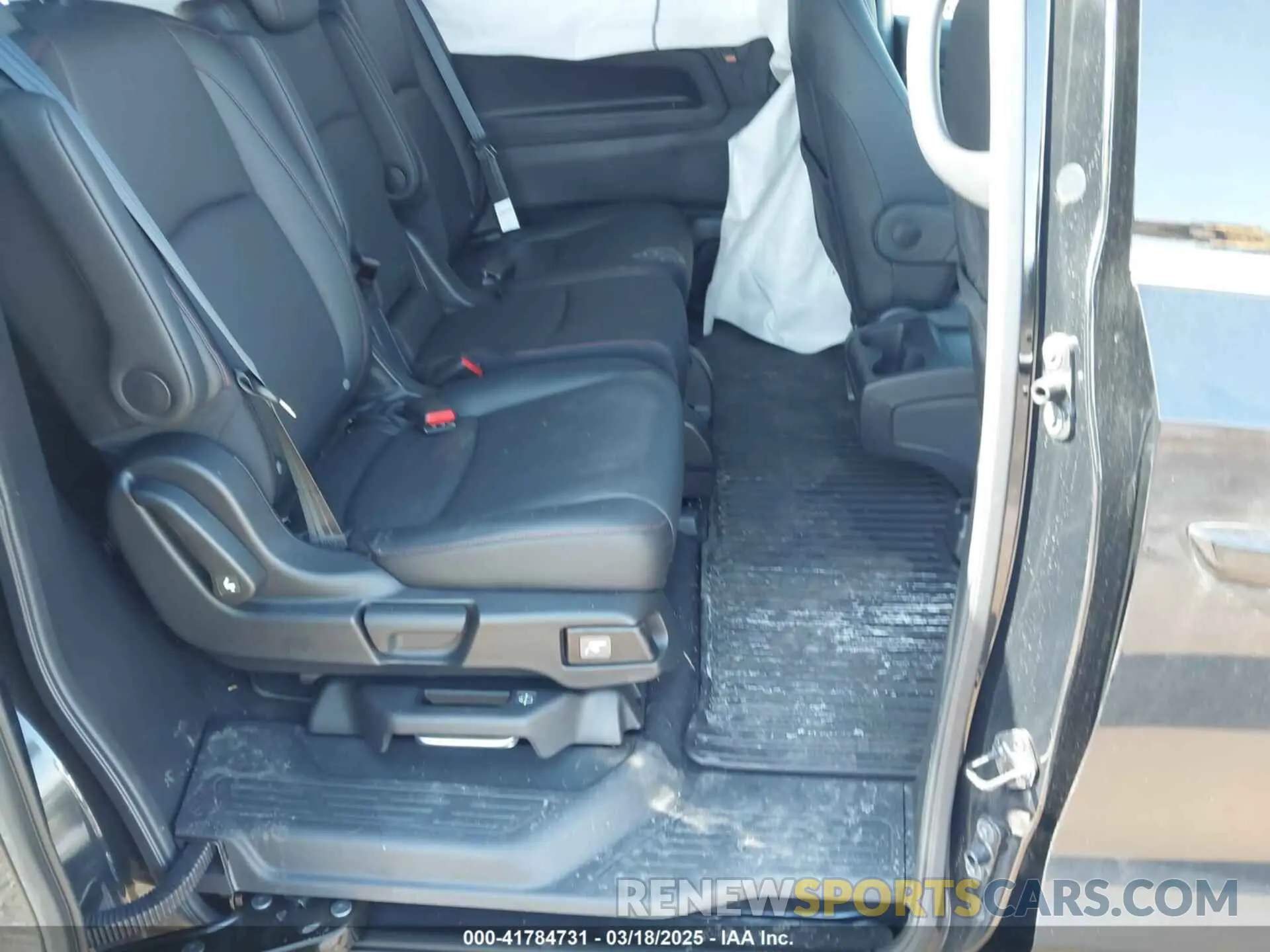 8 Photograph of a damaged car 5FNRL6H75RB070899 HONDA ODYSSEY 2024