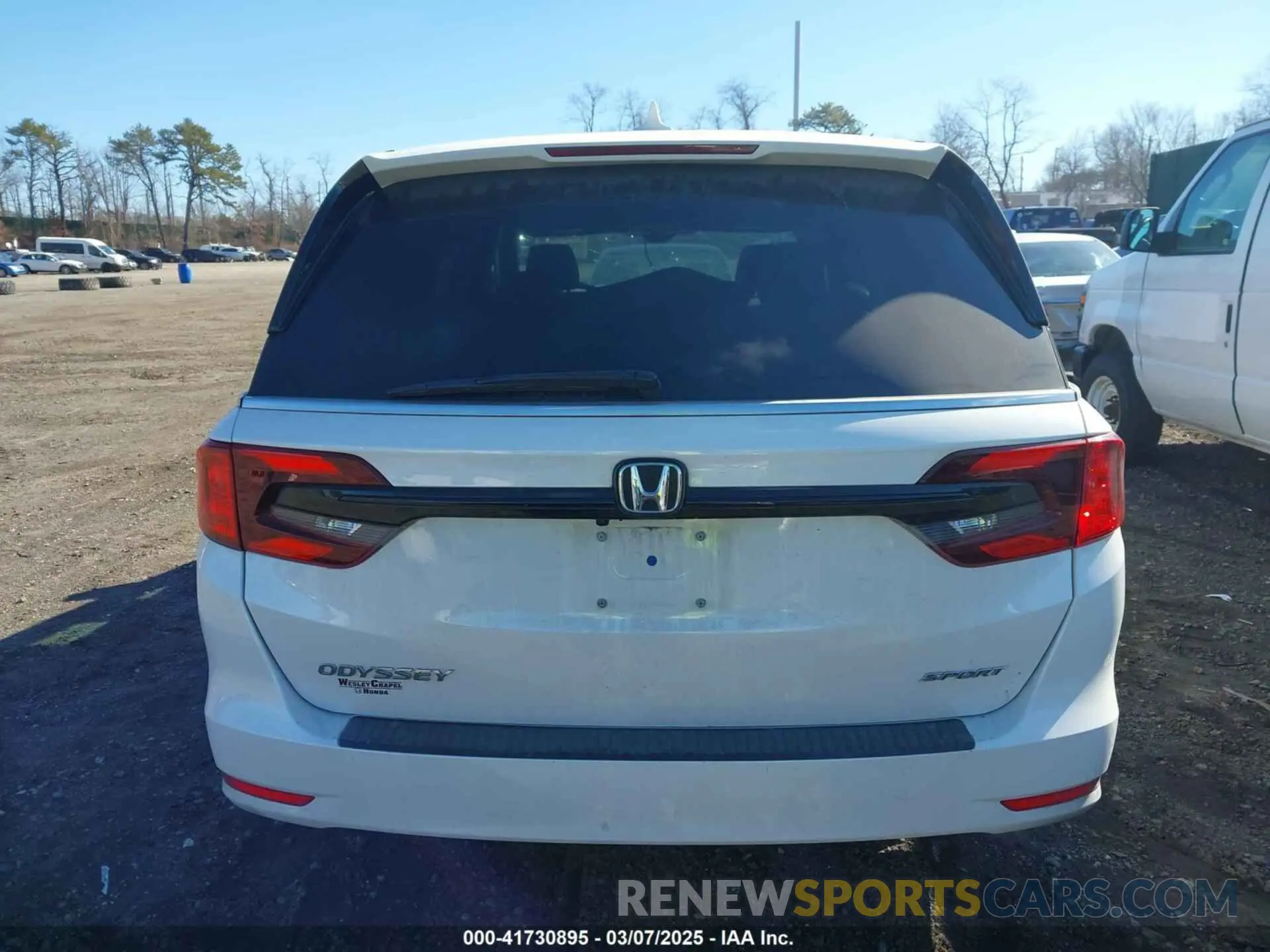 16 Photograph of a damaged car 5FNRL6H78RB005741 HONDA ODYSSEY 2024