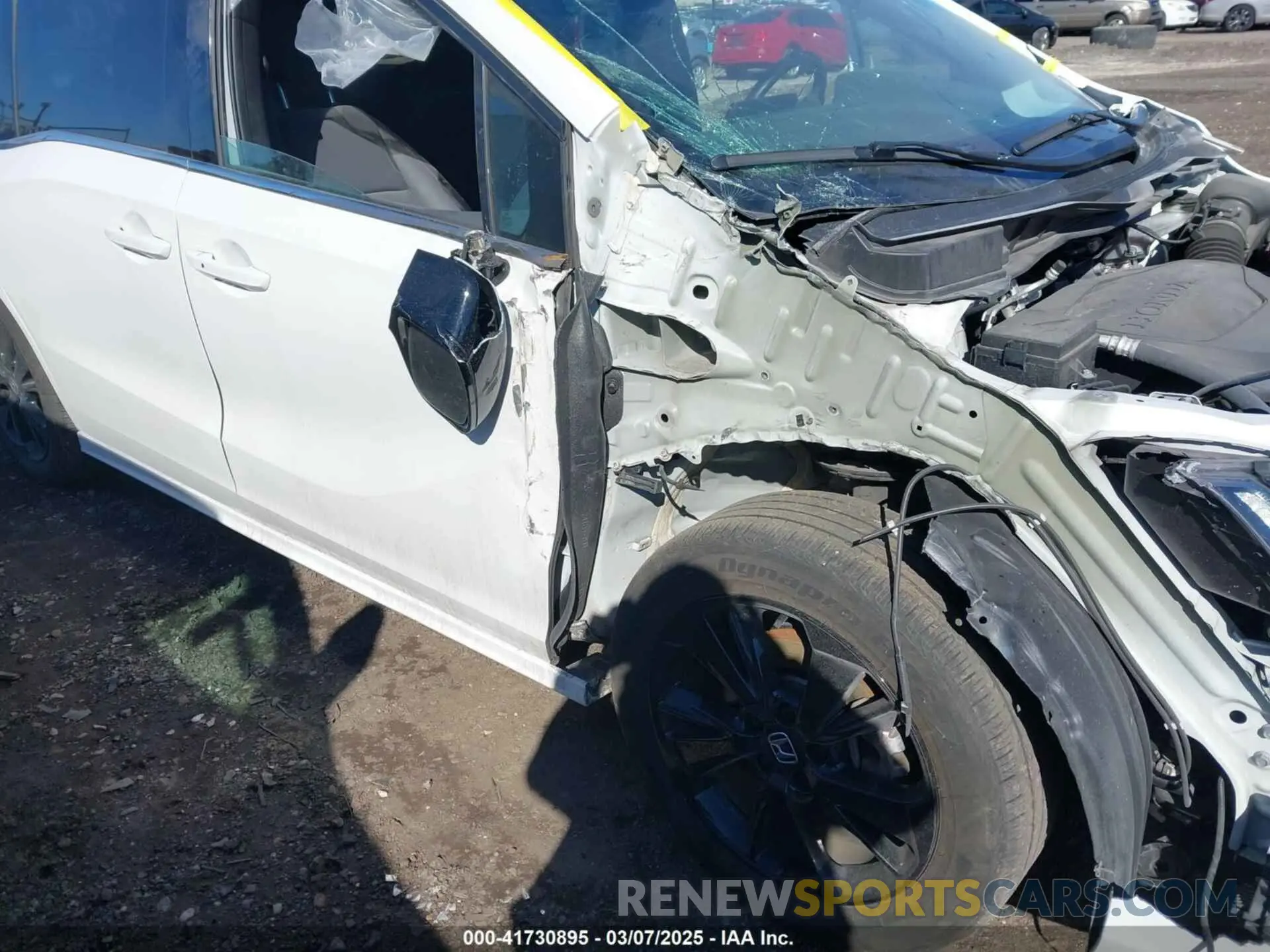 17 Photograph of a damaged car 5FNRL6H78RB005741 HONDA ODYSSEY 2024
