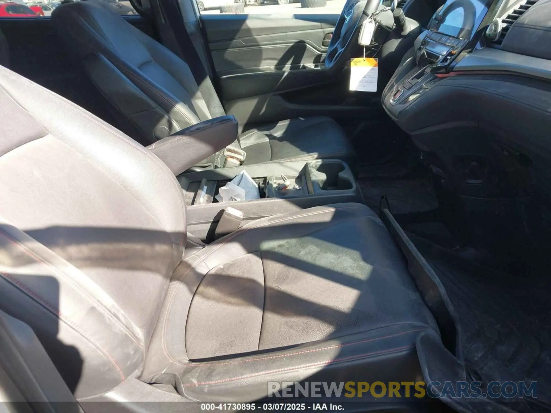 5 Photograph of a damaged car 5FNRL6H78RB005741 HONDA ODYSSEY 2024