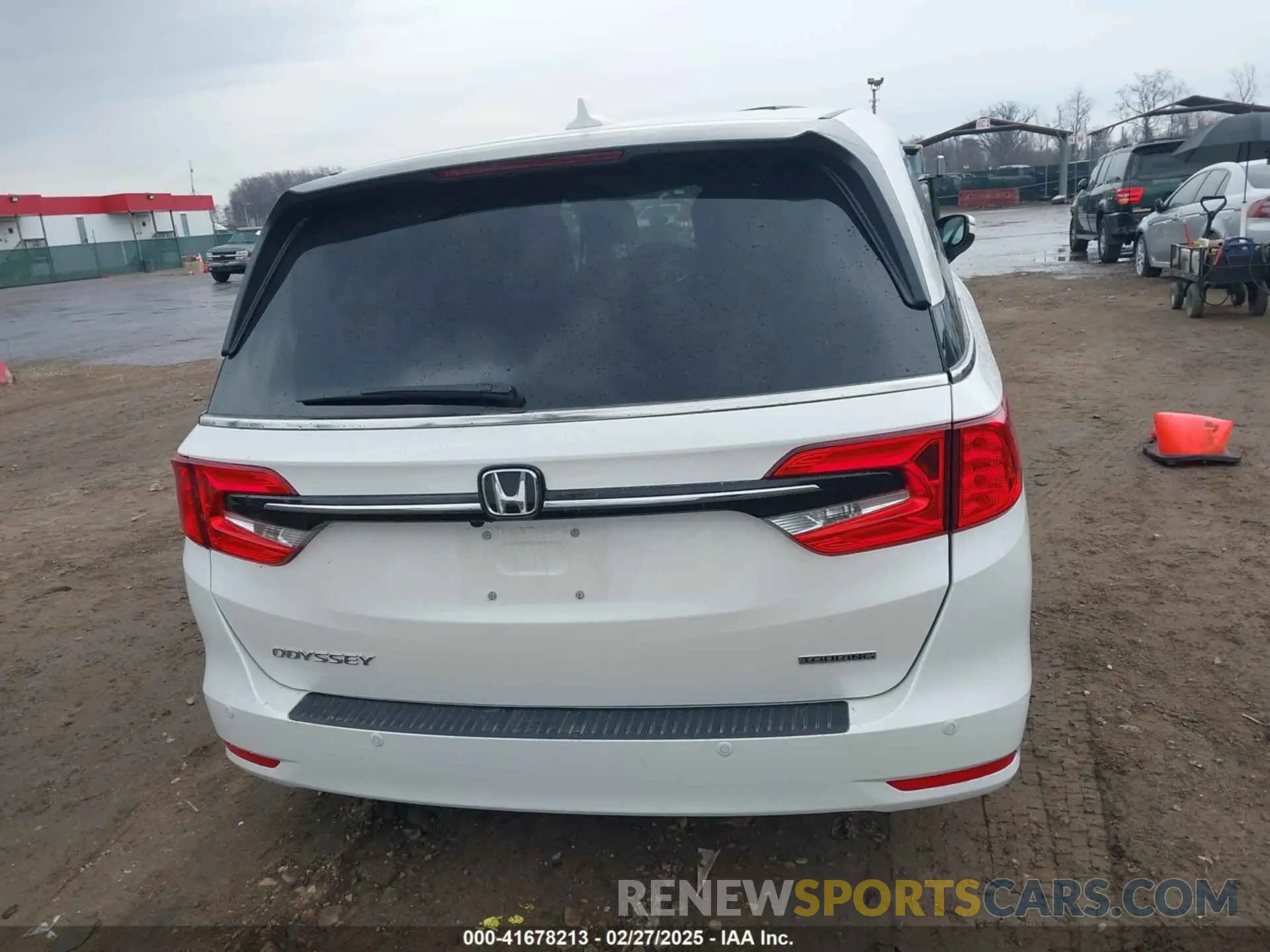 17 Photograph of a damaged car 5FNRL6H82RB074384 HONDA ODYSSEY 2024
