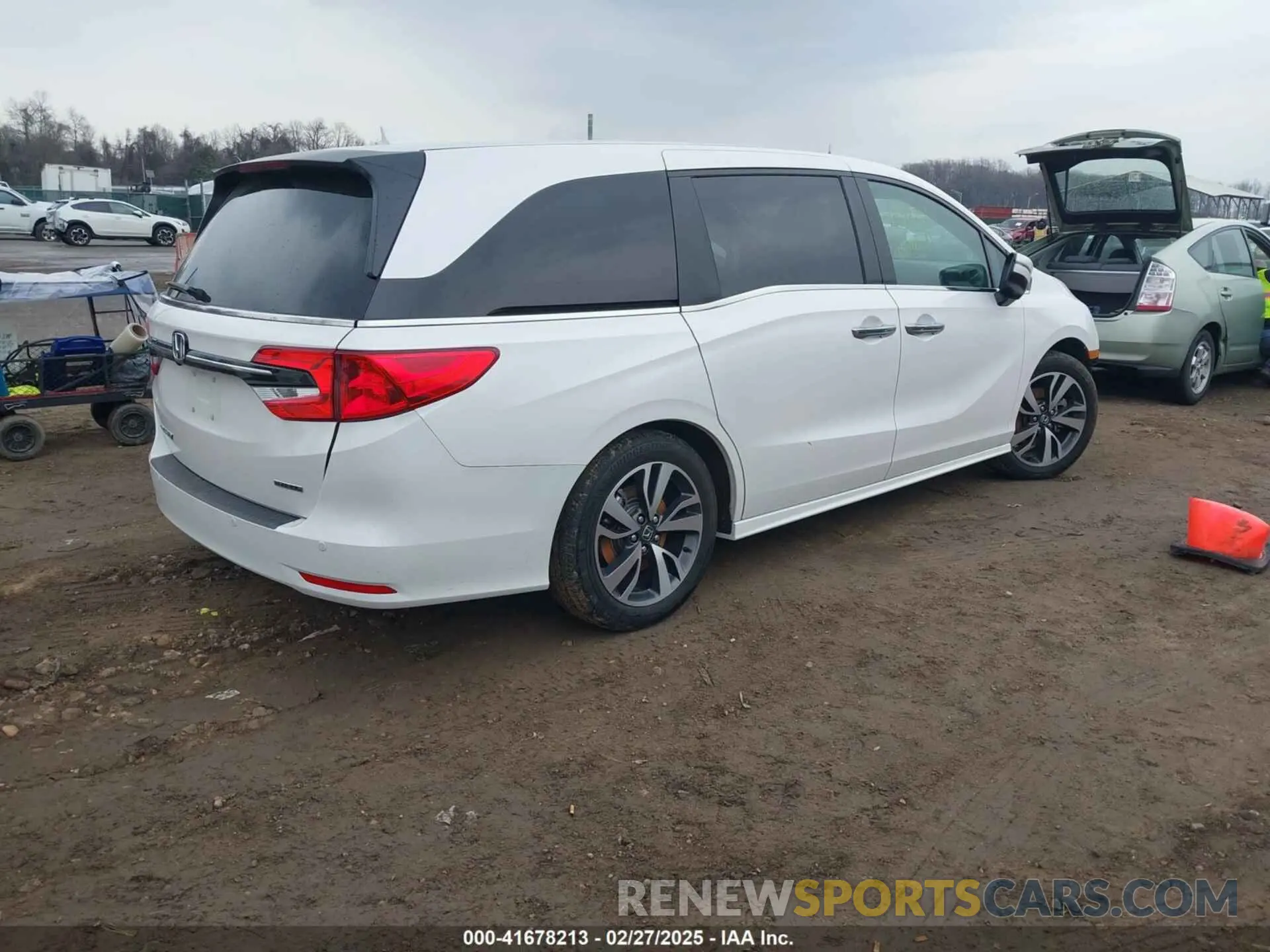 4 Photograph of a damaged car 5FNRL6H82RB074384 HONDA ODYSSEY 2024