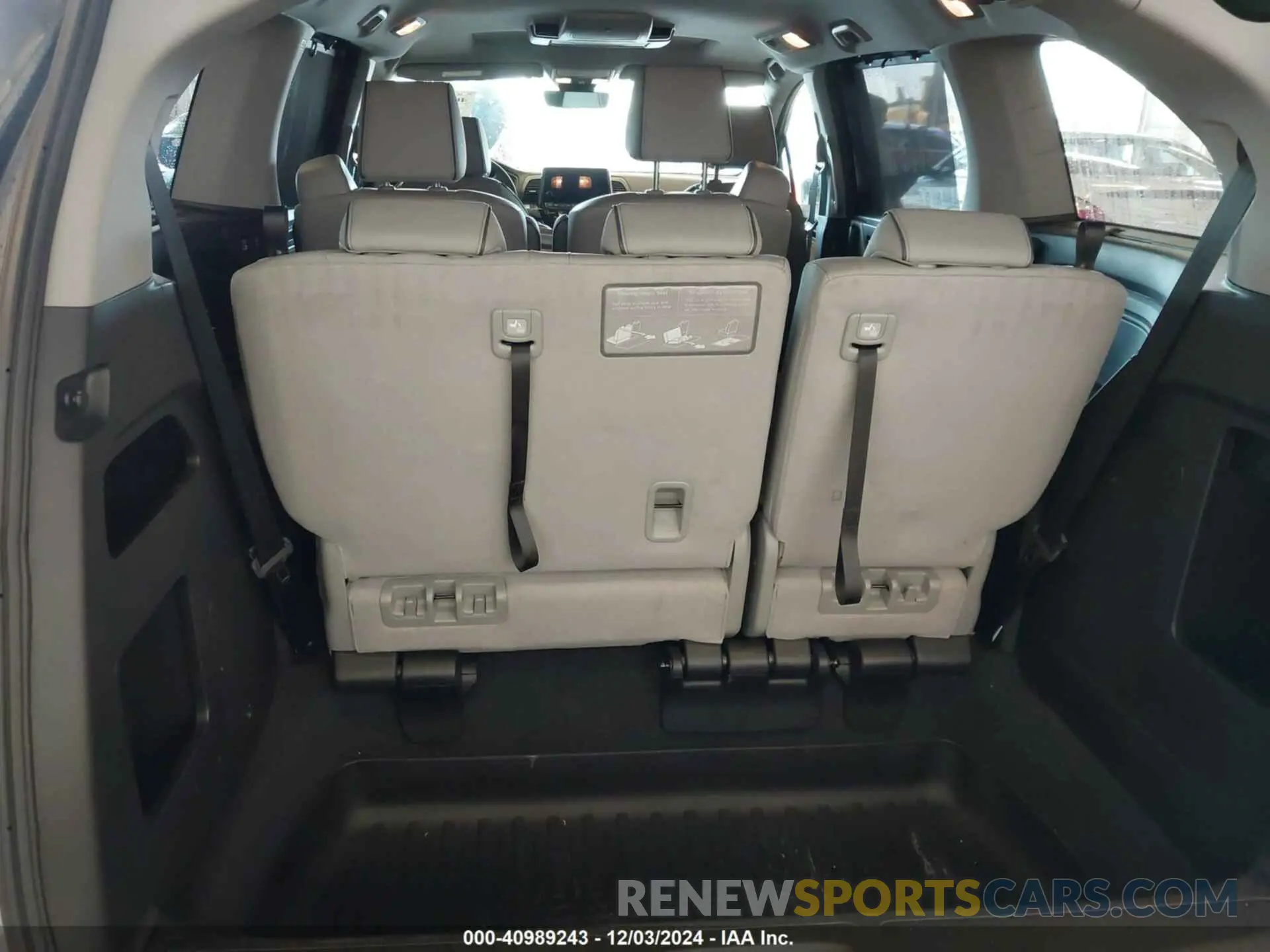 18 Photograph of a damaged car 5FNRL6H92RB037361 HONDA ODYSSEY 2024