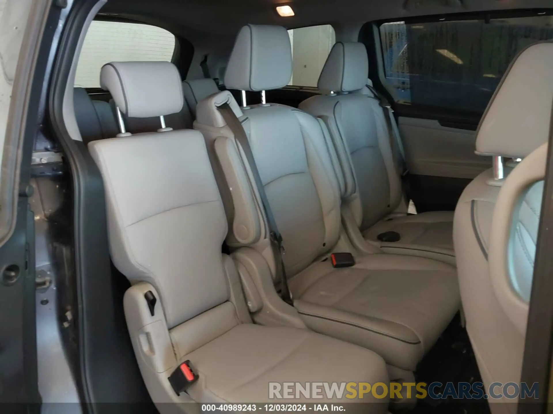 8 Photograph of a damaged car 5FNRL6H92RB037361 HONDA ODYSSEY 2024