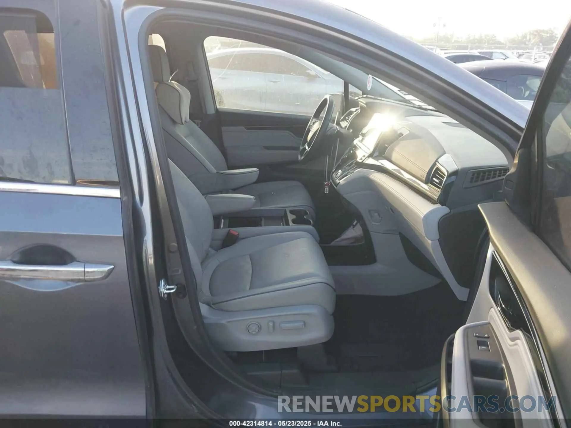 5 Photograph of a damaged car 5FNRL6H93RB023047 HONDA ODYSSEY 2024