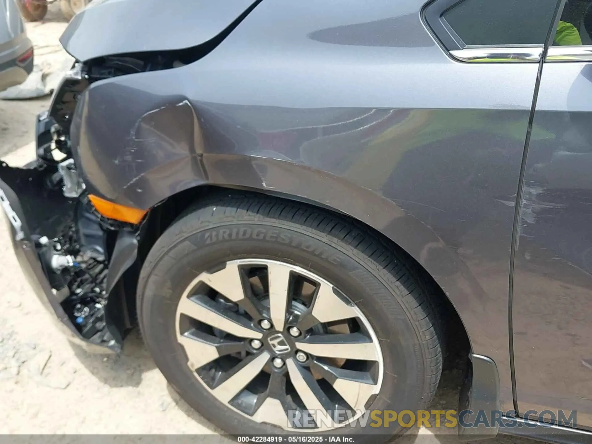 17 Photograph of a damaged car 5FNRL6H65SB028830 HONDA ODYSSEY 2025