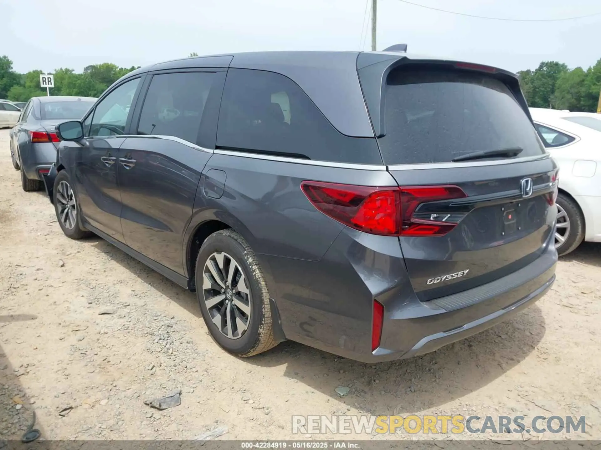 3 Photograph of a damaged car 5FNRL6H65SB028830 HONDA ODYSSEY 2025