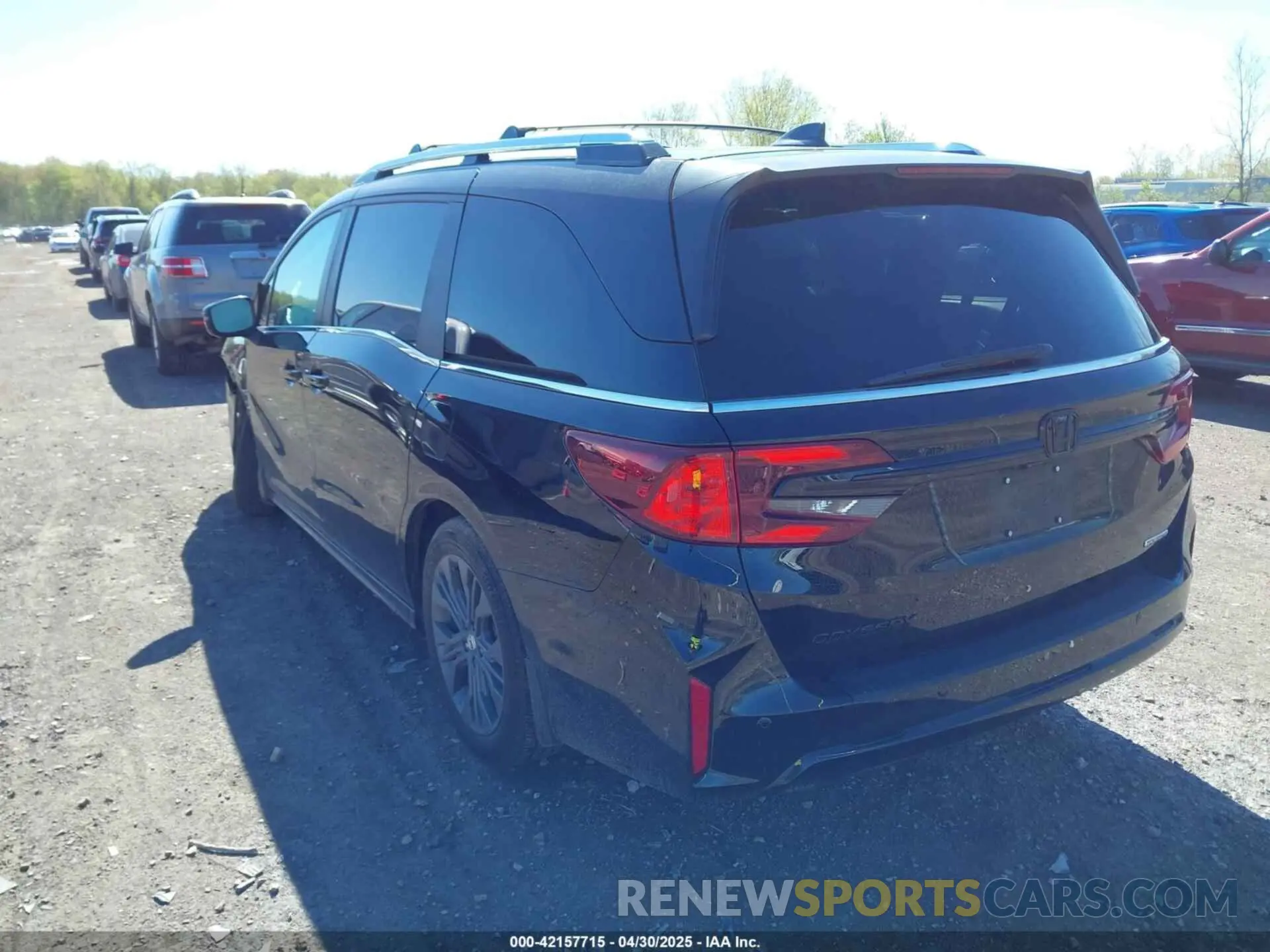 3 Photograph of a damaged car 5FNRL6H84SB001927 HONDA ODYSSEY 2025