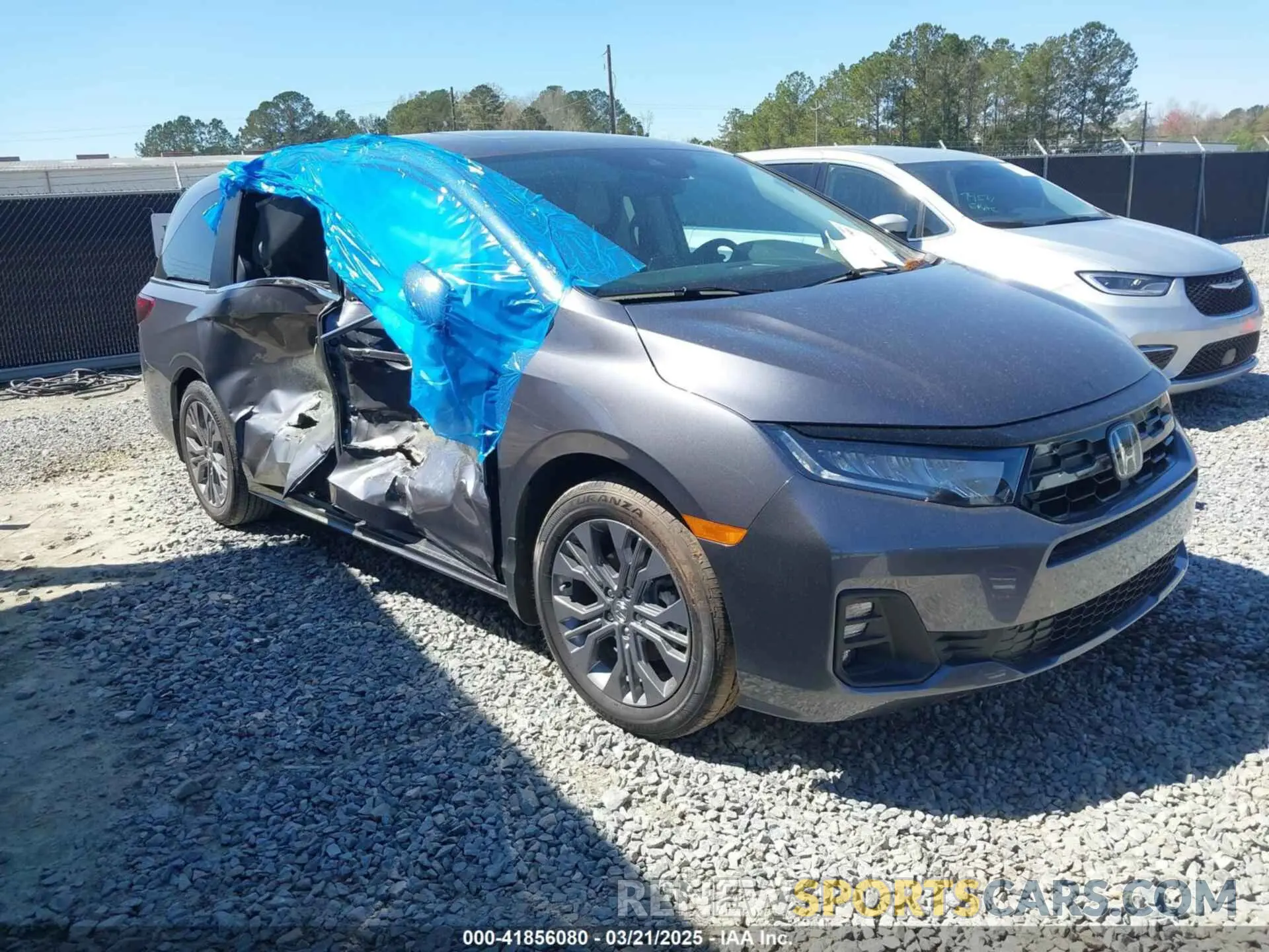 1 Photograph of a damaged car 5FNRL6H84SB028769 HONDA ODYSSEY 2025
