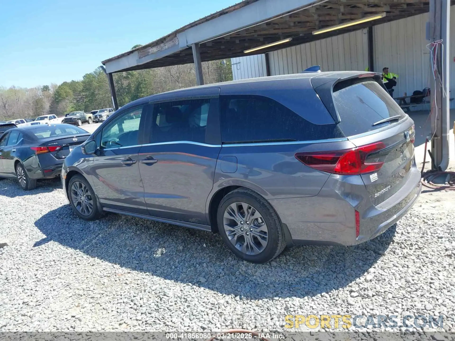 13 Photograph of a damaged car 5FNRL6H84SB028769 HONDA ODYSSEY 2025