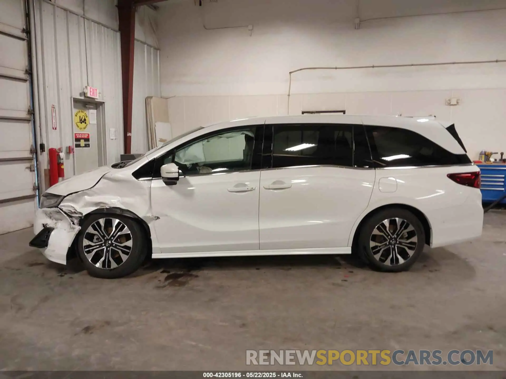 15 Photograph of a damaged car 5FNRL6H93SB008487 HONDA ODYSSEY 2025