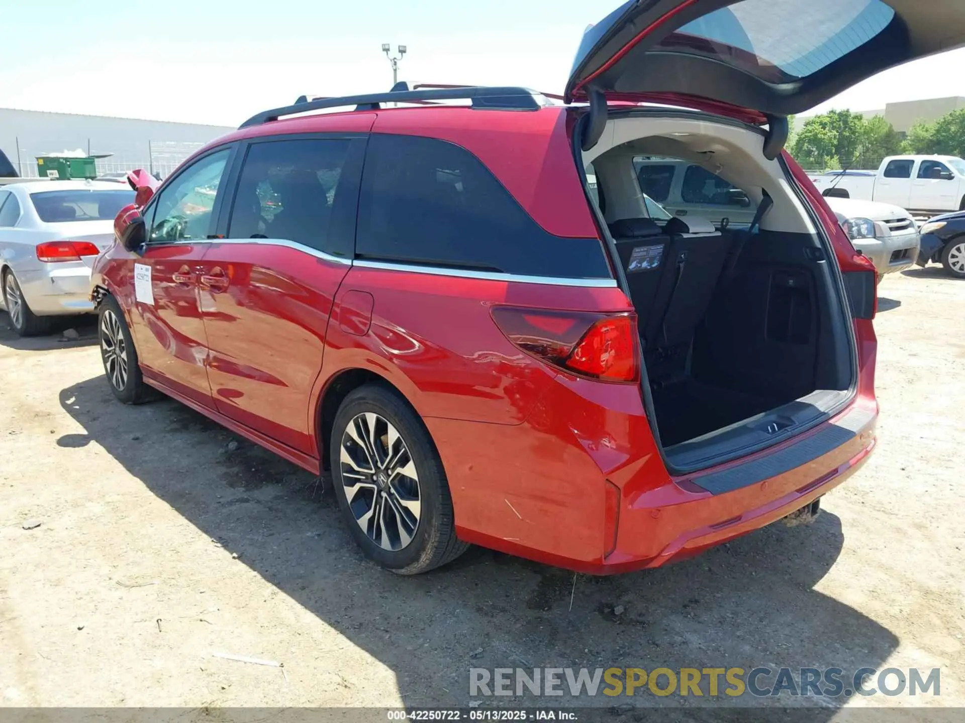3 Photograph of a damaged car 5FNRL6H98SB009344 HONDA ODYSSEY 2025