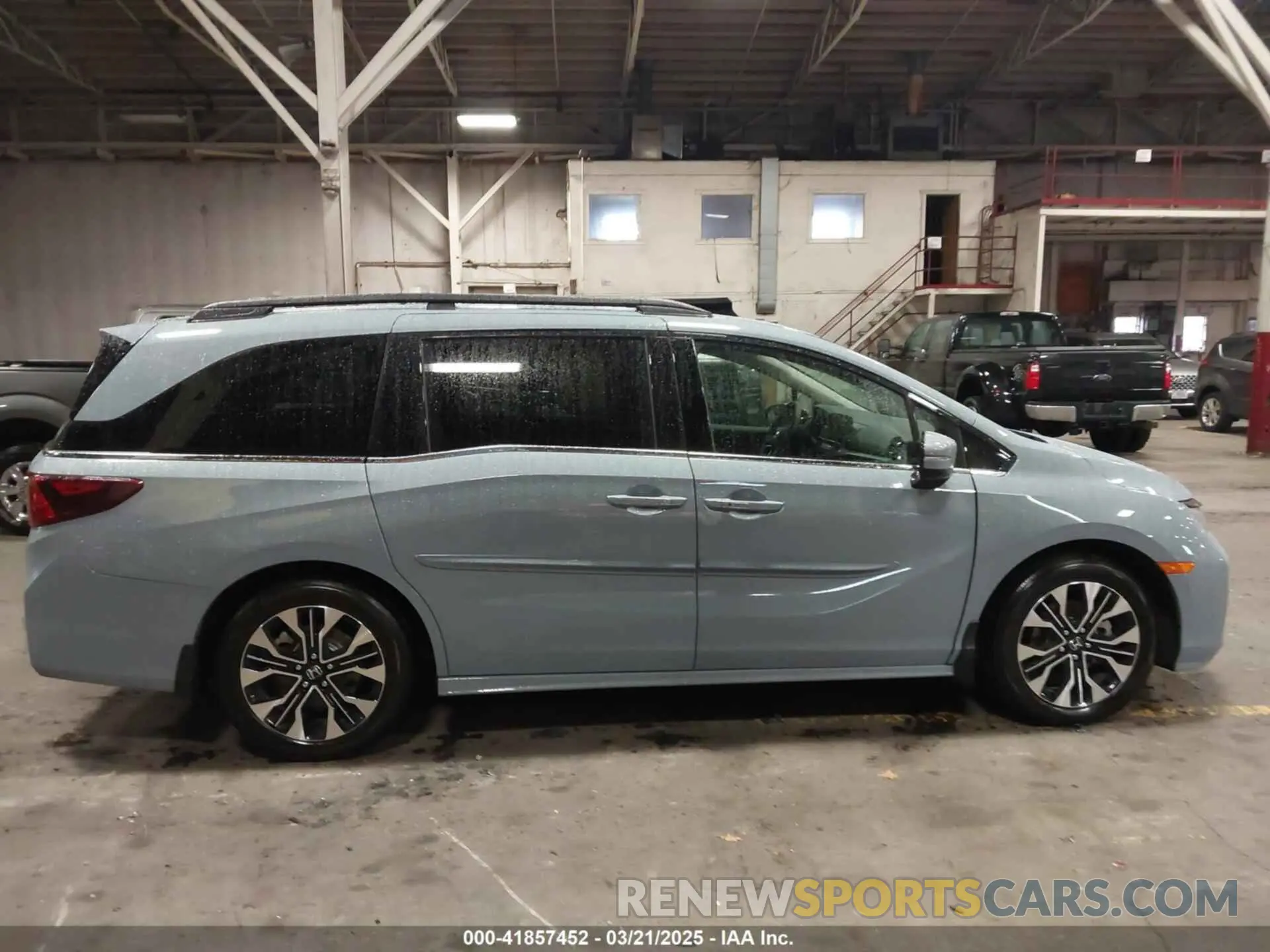 13 Photograph of a damaged car 5FNRL6H9XSB015615 HONDA ODYSSEY 2025