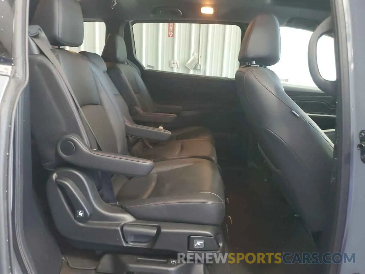 11 Photograph of a damaged car 5FNRL6H76RB043338 HONDA ODYSSEY SP 2024