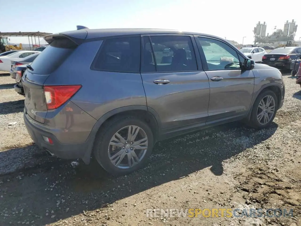 3 Photograph of a damaged car 5FNYF7H58KB003906 HONDA PASSPORT 2019