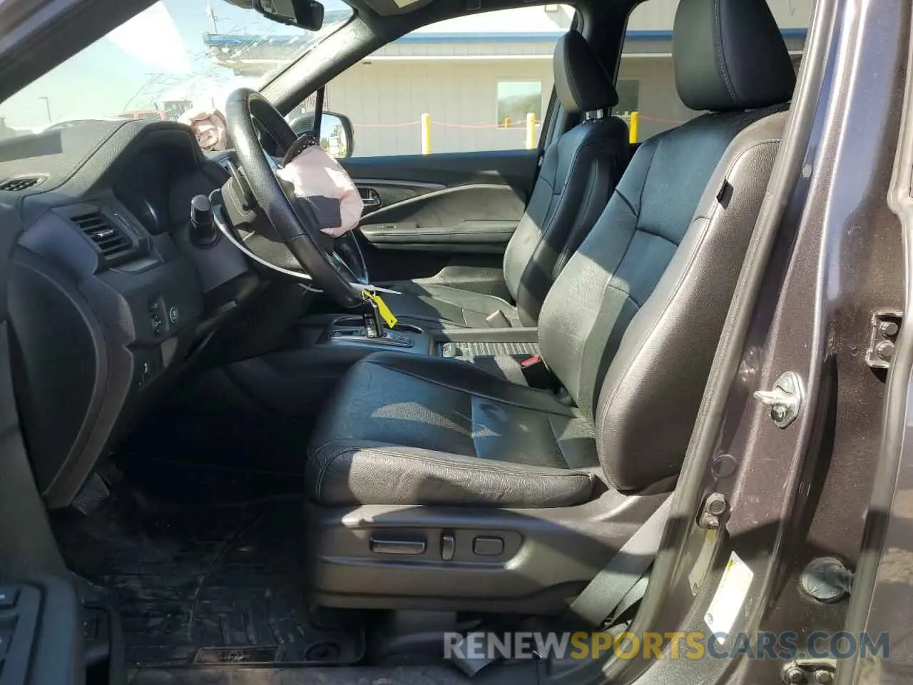 7 Photograph of a damaged car 5FNYF7H58KB003906 HONDA PASSPORT 2019