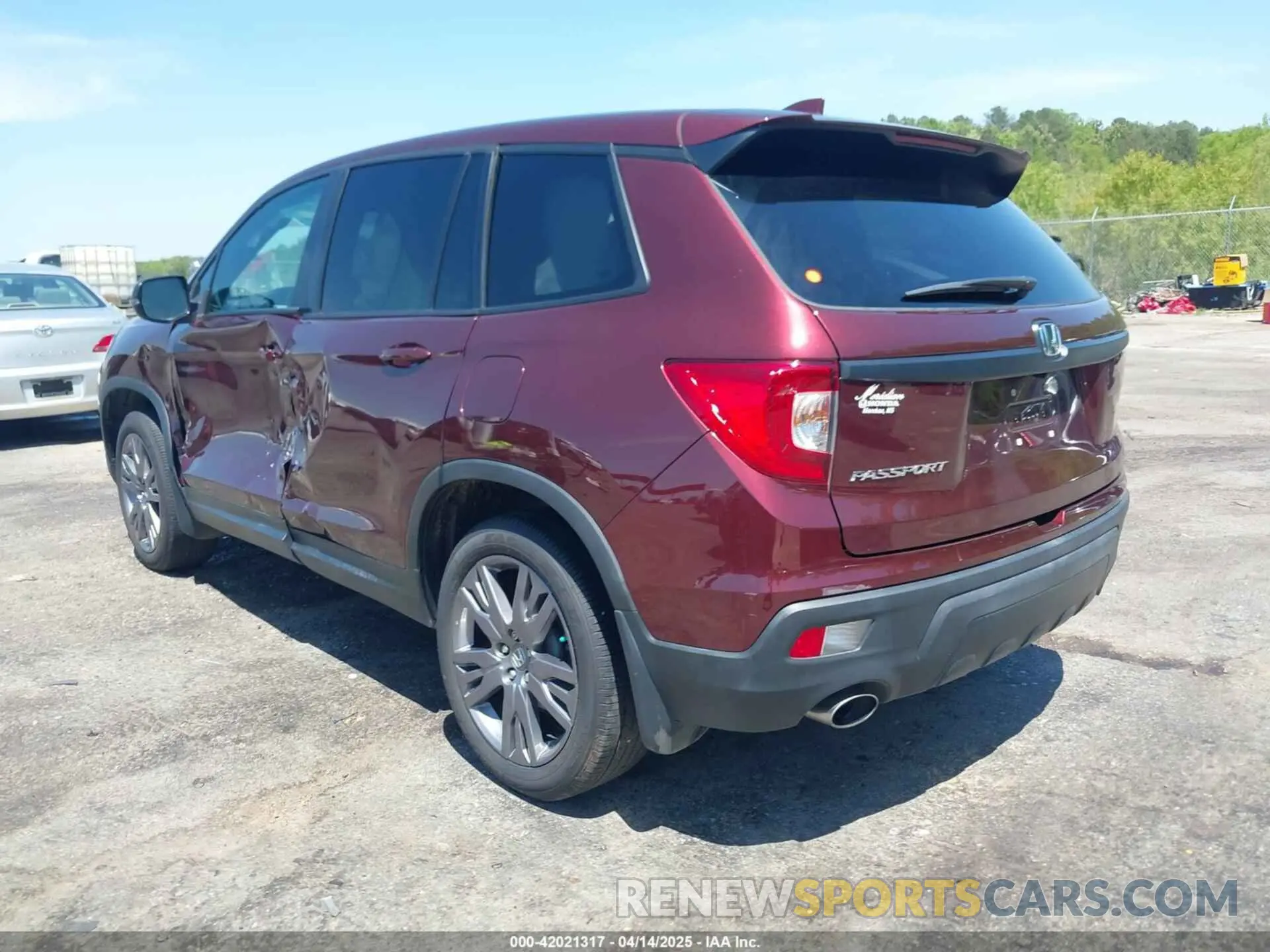 3 Photograph of a damaged car 5FNYF7H59KB009956 HONDA PASSPORT 2019