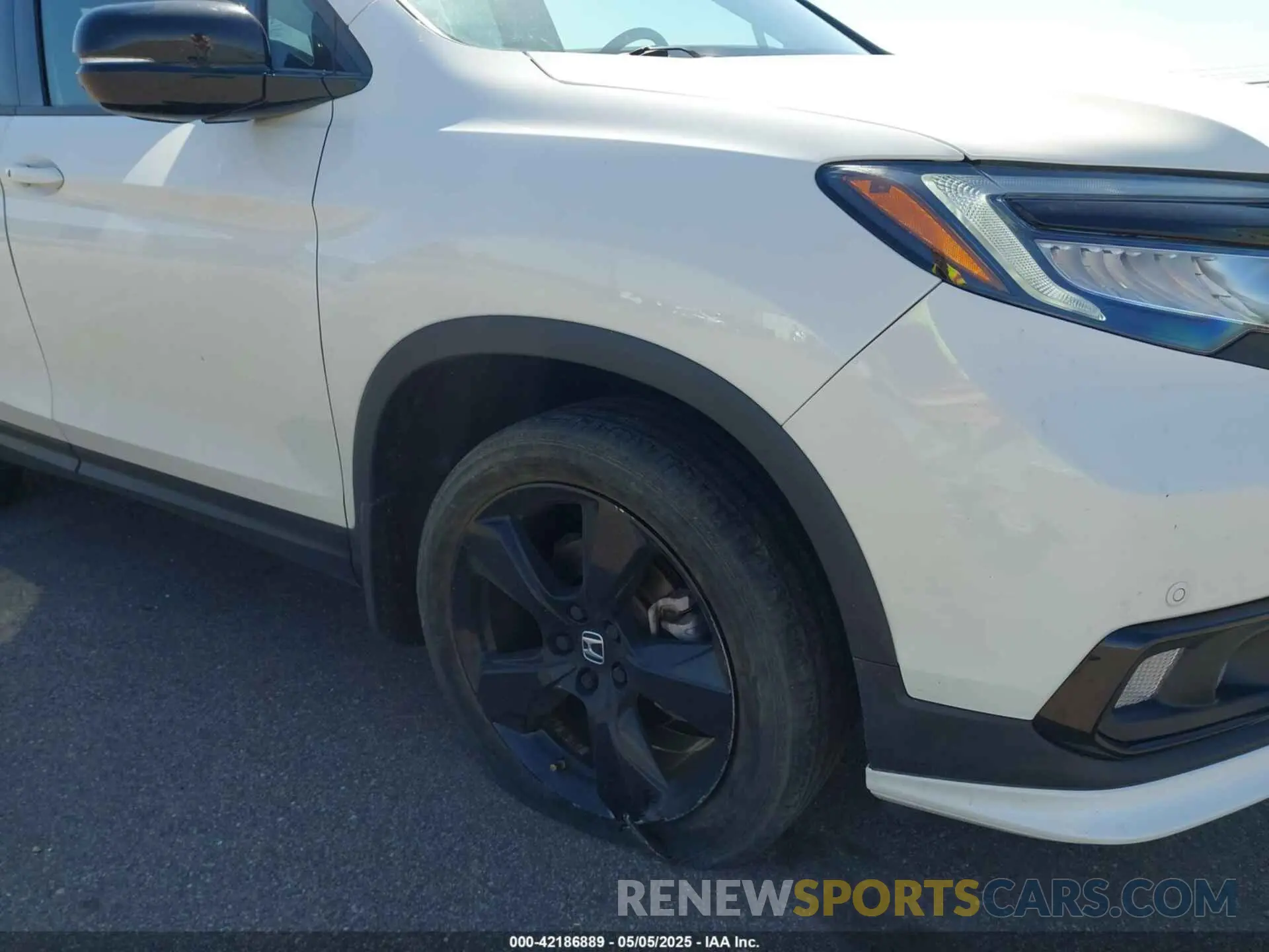 6 Photograph of a damaged car 5FNYF8H00KB006986 HONDA PASSPORT 2019