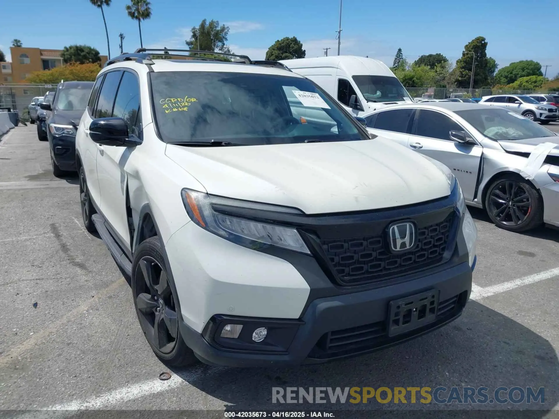 1 Photograph of a damaged car 5FNYF8H08KB012809 HONDA PASSPORT 2019