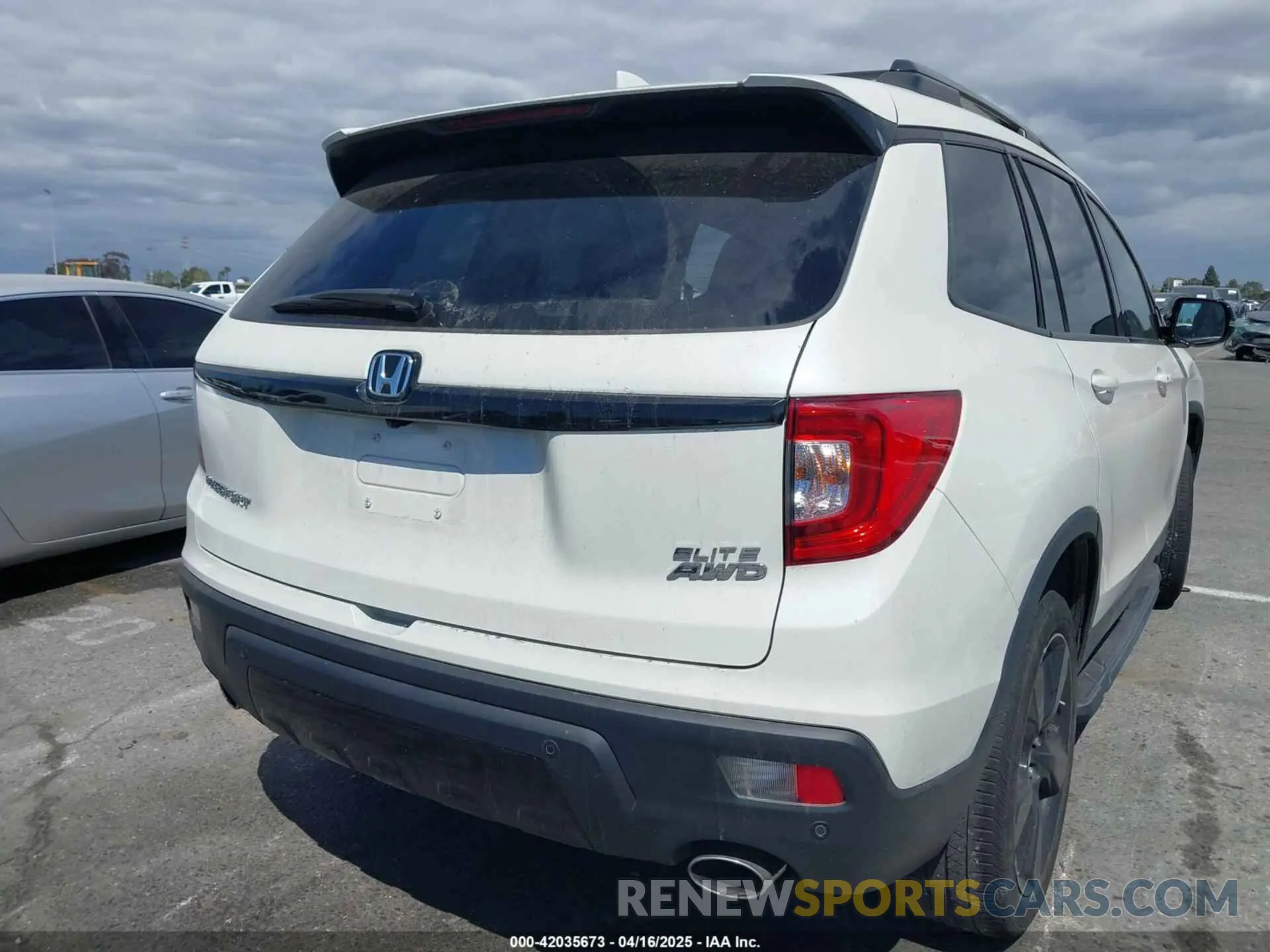 4 Photograph of a damaged car 5FNYF8H08KB012809 HONDA PASSPORT 2019
