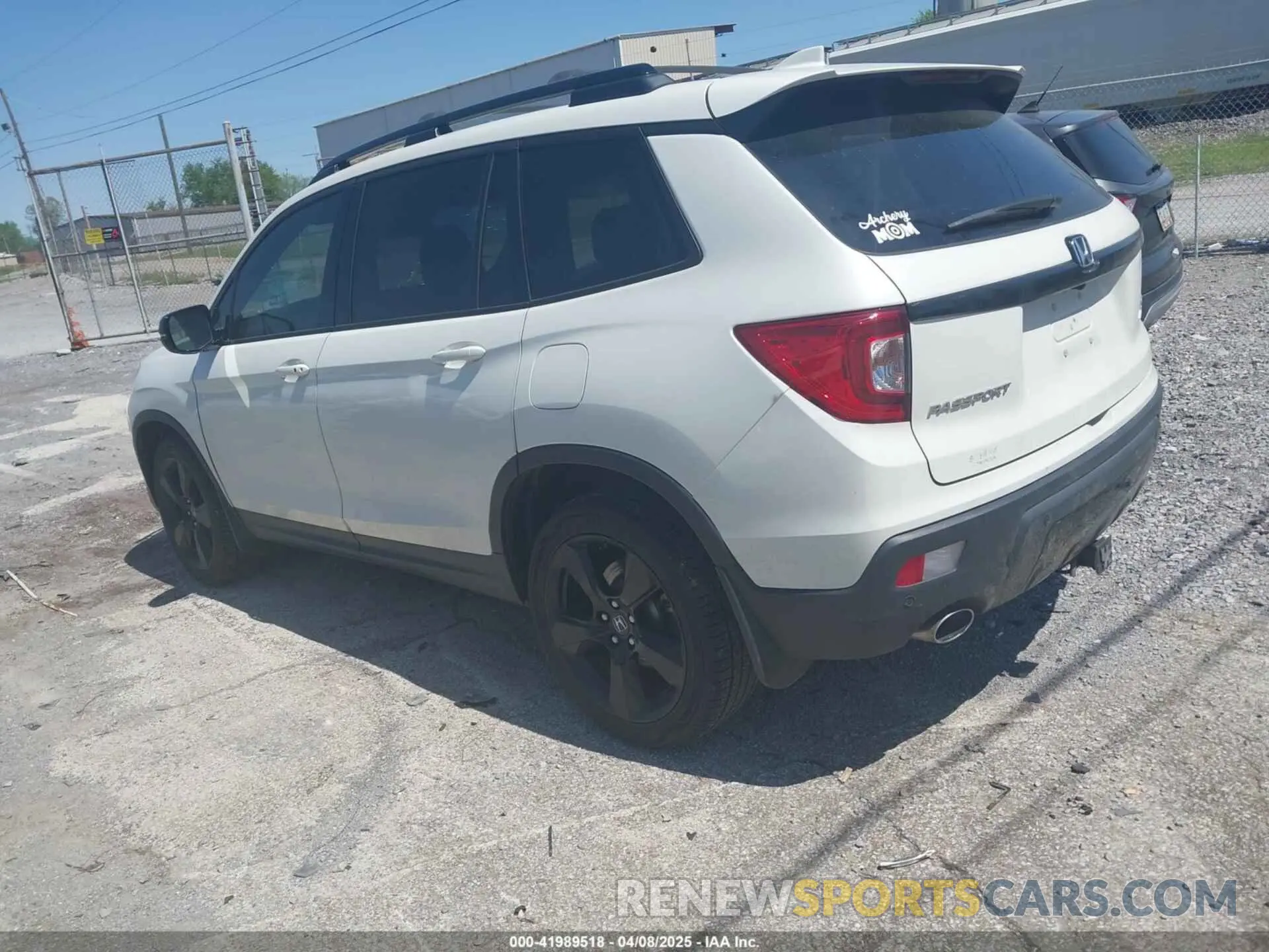 3 Фотография поврежденного автомобиля 5FNYF8H09KB015198 HONDA PASSPORT 2019