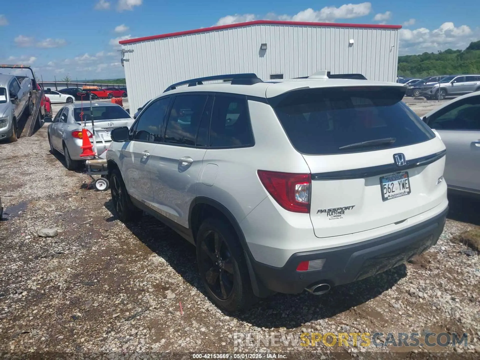 3 Photograph of a damaged car 5FNYF8H0XKB000774 HONDA PASSPORT 2019