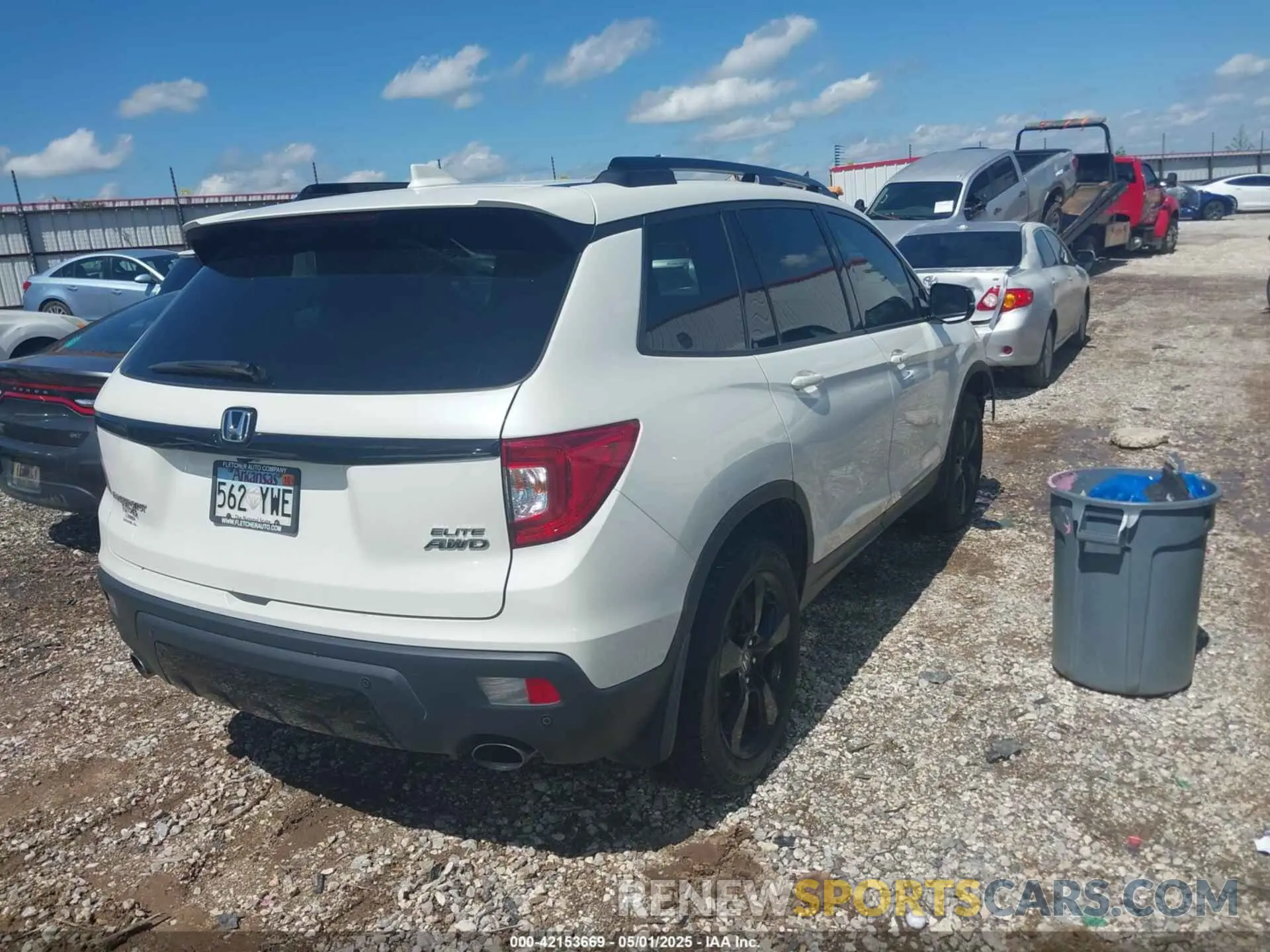 4 Photograph of a damaged car 5FNYF8H0XKB000774 HONDA PASSPORT 2019