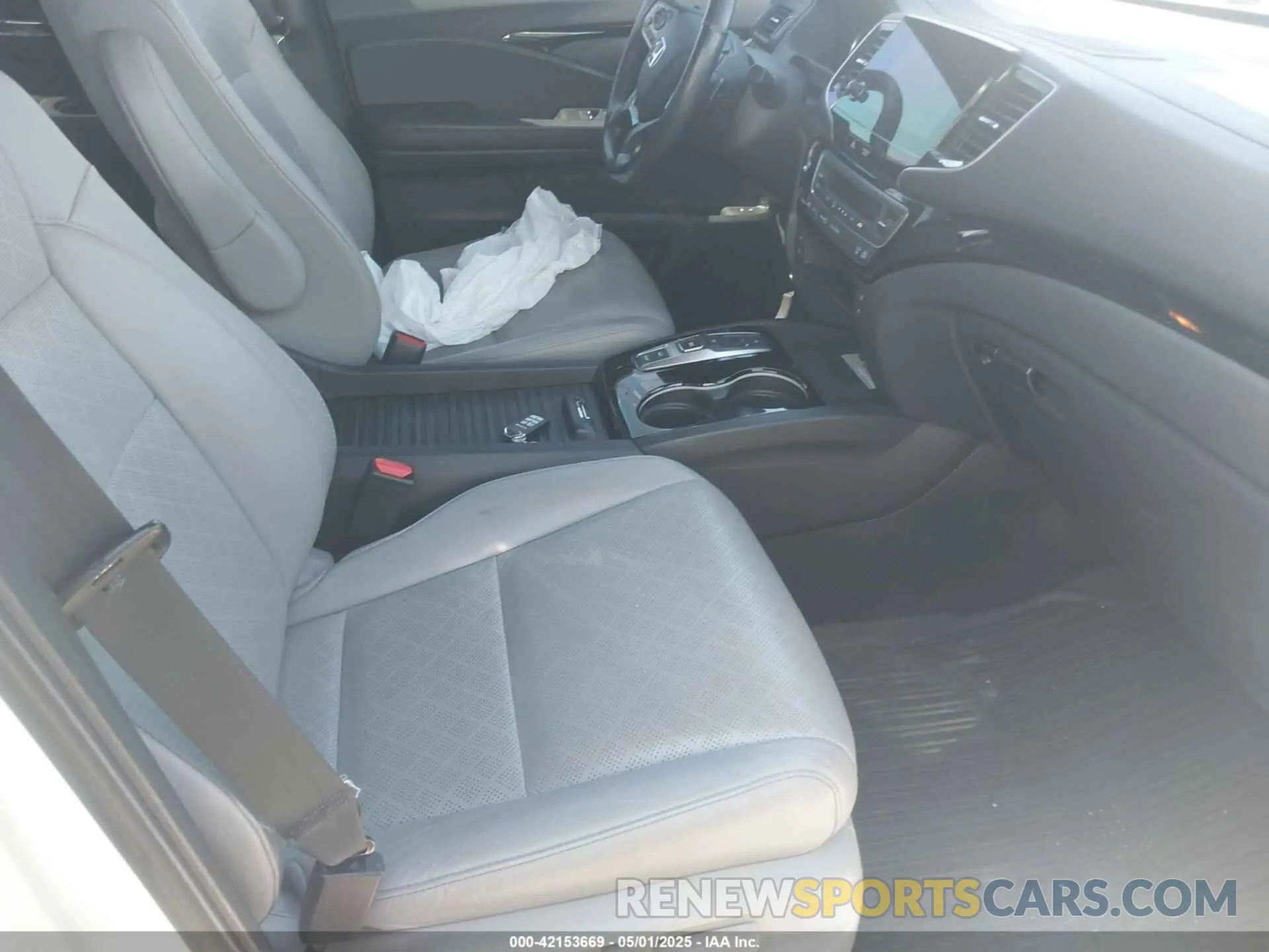 5 Photograph of a damaged car 5FNYF8H0XKB000774 HONDA PASSPORT 2019