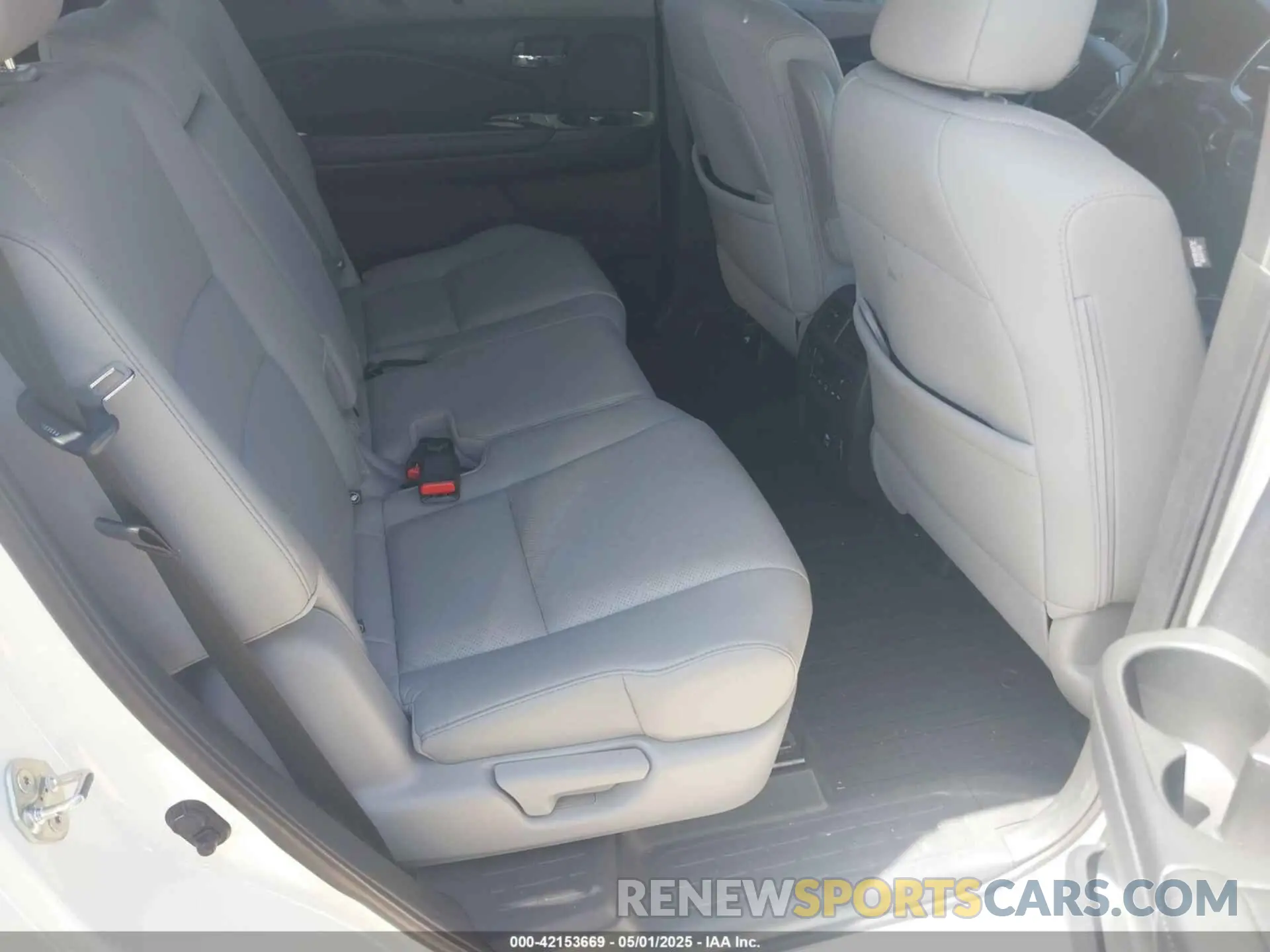 8 Photograph of a damaged car 5FNYF8H0XKB000774 HONDA PASSPORT 2019