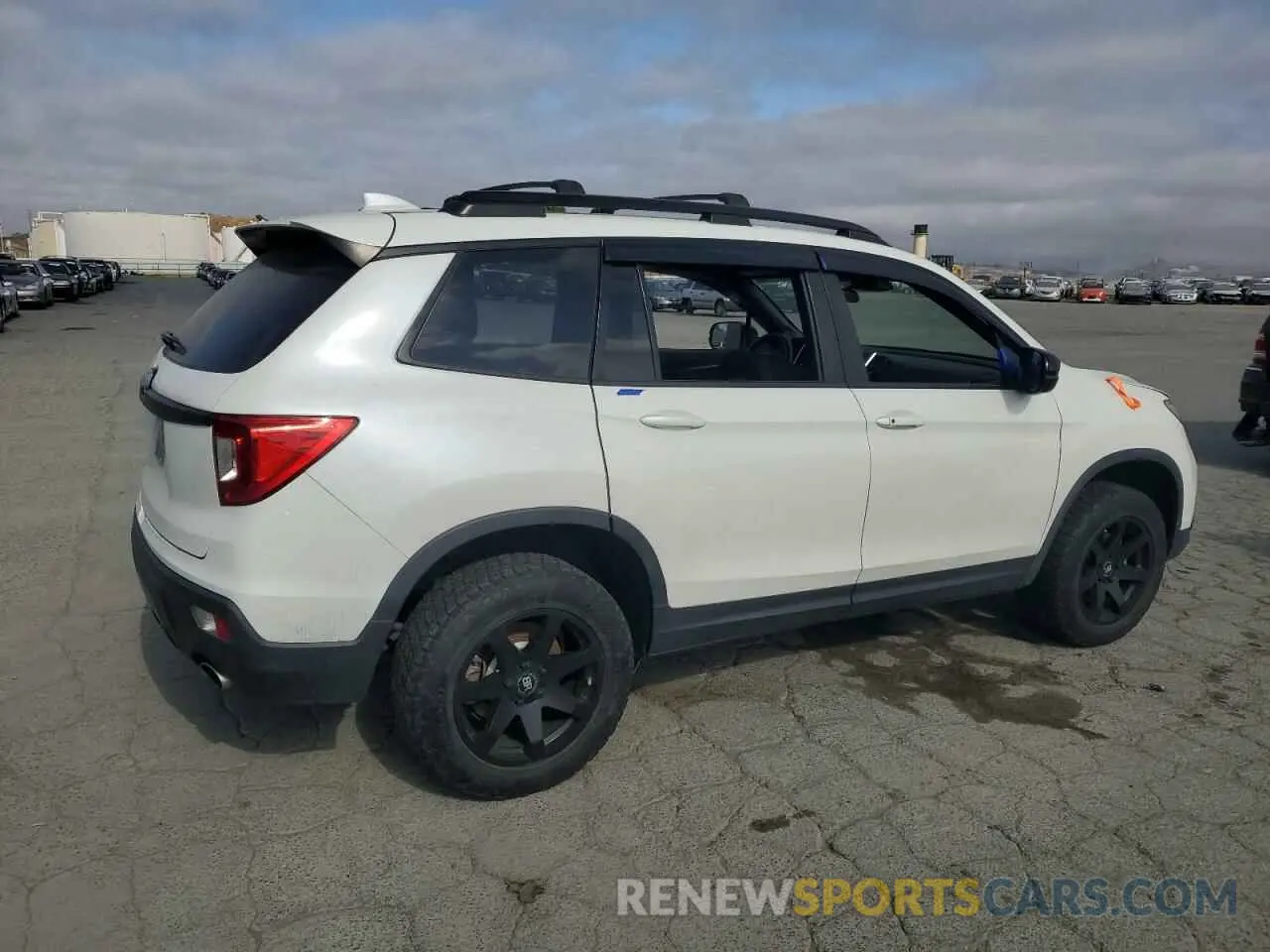 3 Фотография поврежденного автомобиля 5FNYF8H22KB016114 HONDA PASSPORT 2019