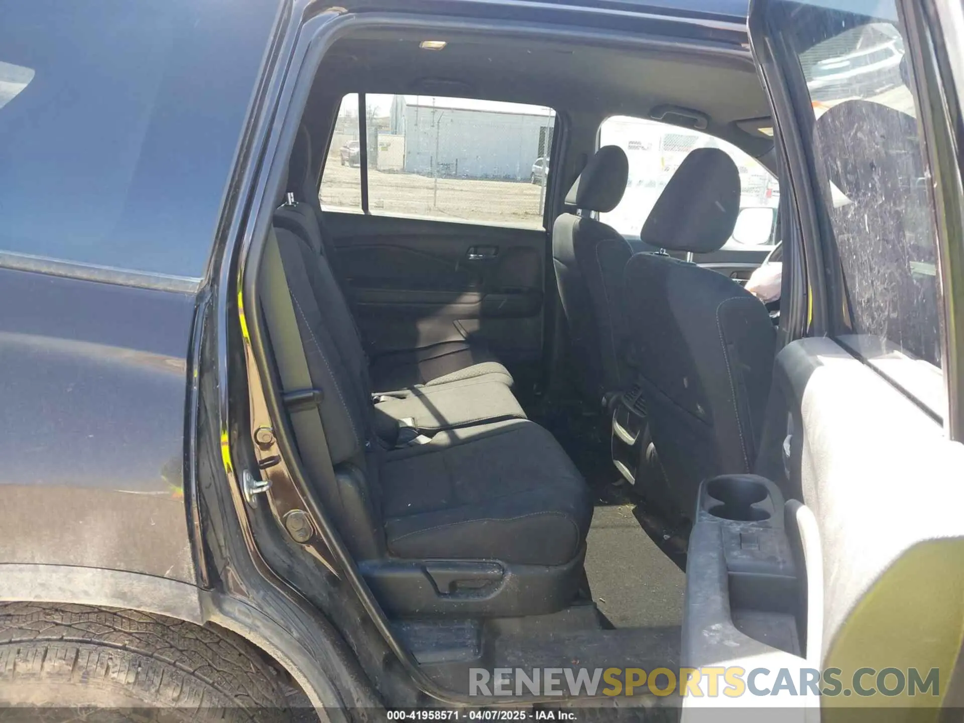 8 Фотография поврежденного автомобиля 5FNYF8H23KB025310 HONDA PASSPORT 2019